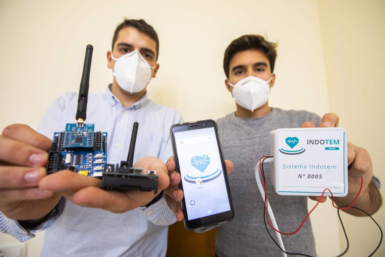 Indotem: dos emprendedores españoles crean una teleasistencia para garantizar la seguridad no invasiva de los mayores