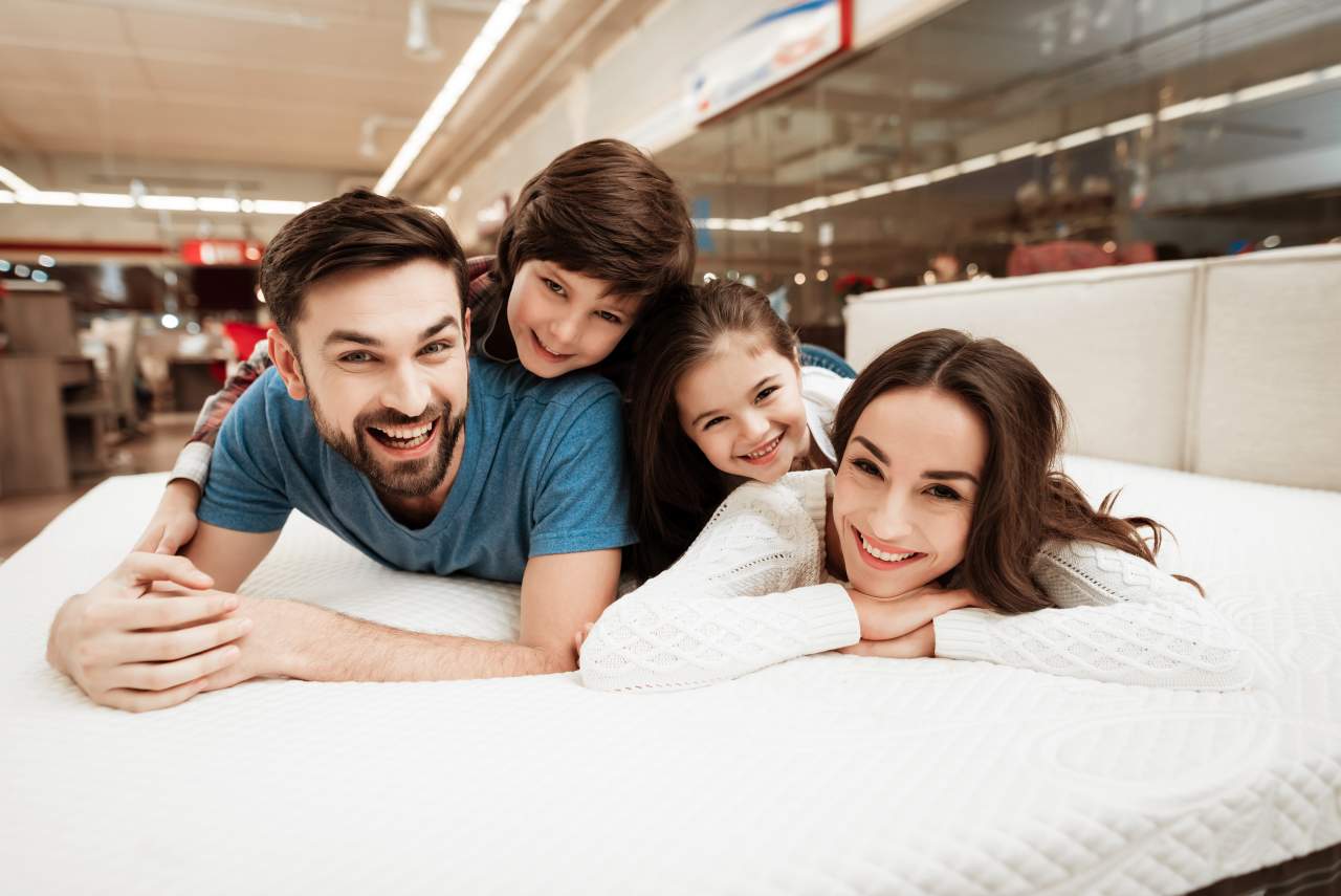 ¿Son los colchones en Madrid una opción contra el dolor de espalda? Opinión de la tienda especializada Colchones y Más