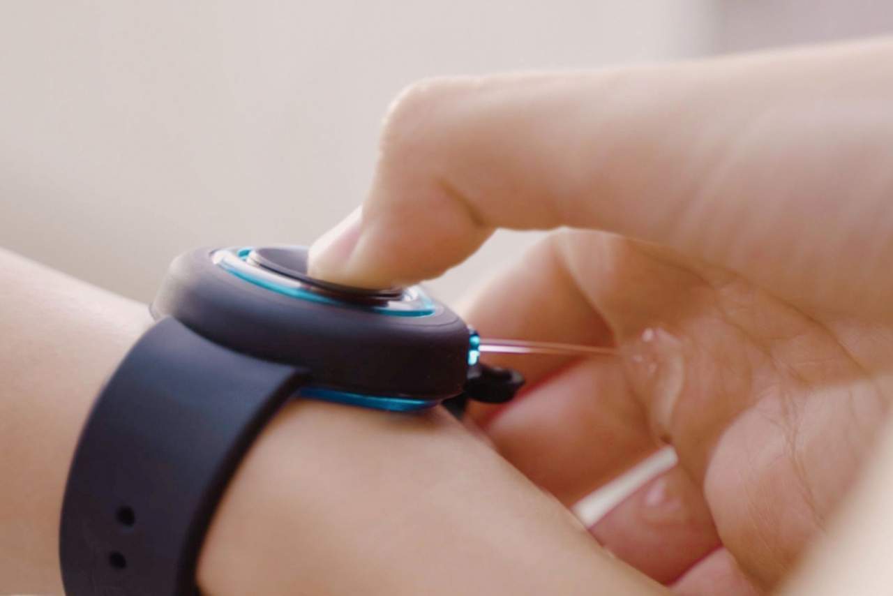 La revolucionaria pulsera dispensadora de gel hidroalcohólico para afrontar la pandemia