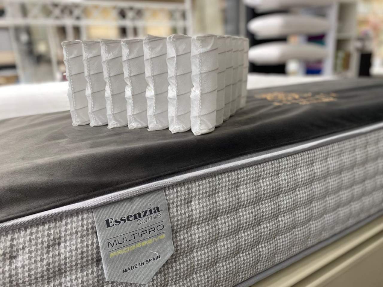 Liquidación de stock de colchones Muebles Industria con 30% de descuento