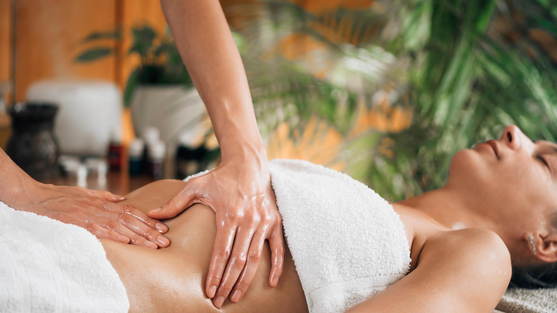 Masaje Abhyanga en Centro de Estética y Belleza Kainis Rituals, uno de los tratamientos más demandados del momento