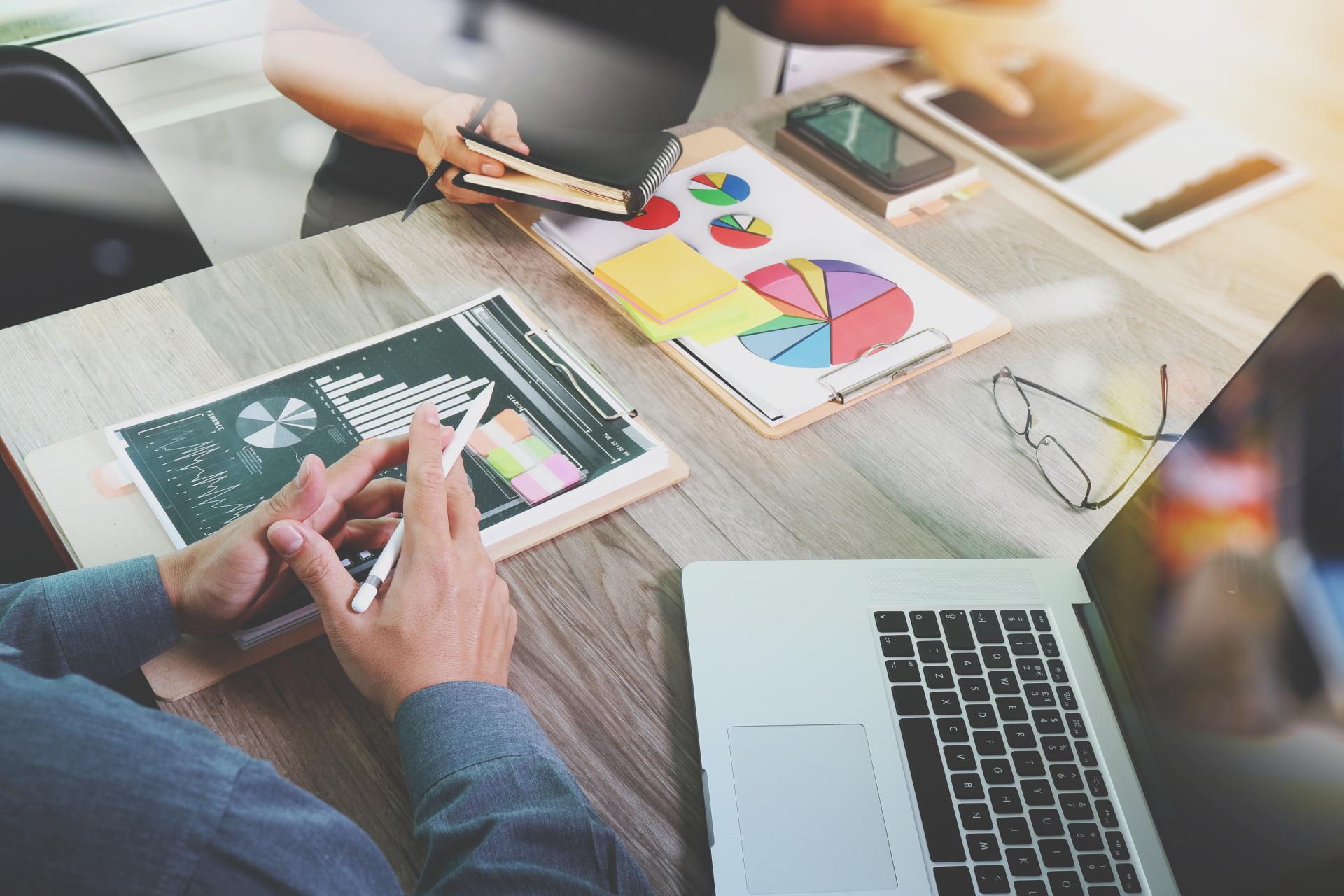 ¿Qué estrategias son más recomendadas para captar nuevos clientes con herramientas digitales?, según Juan Benítez, experto en marketing digital