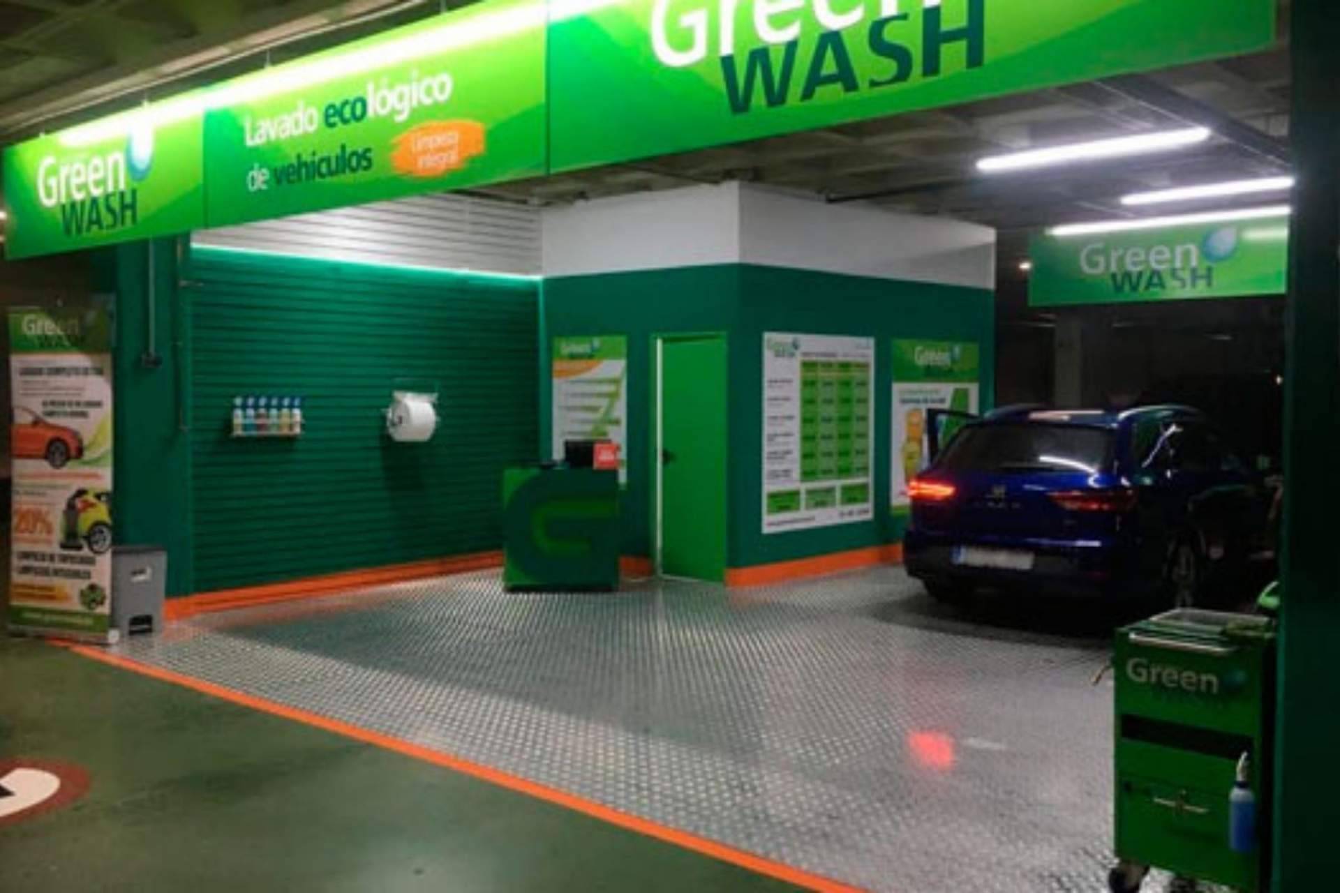 El sistema de lavado ecológico patentado por la compañía Green Wash garantiza una limpieza integral del coche con menos litros de agua
