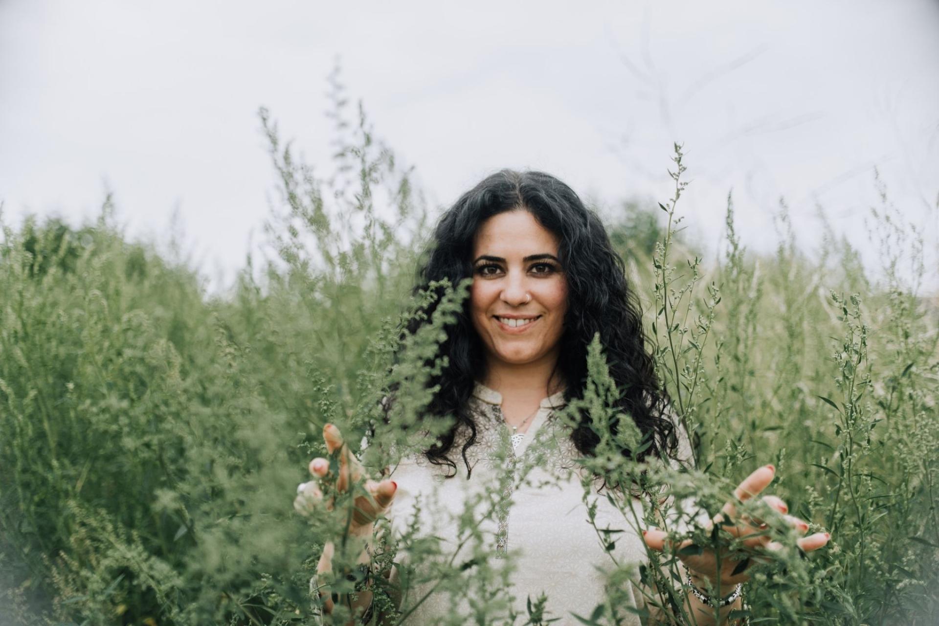 Lola Peña populariza la medicina natural Ayurveda en Granada