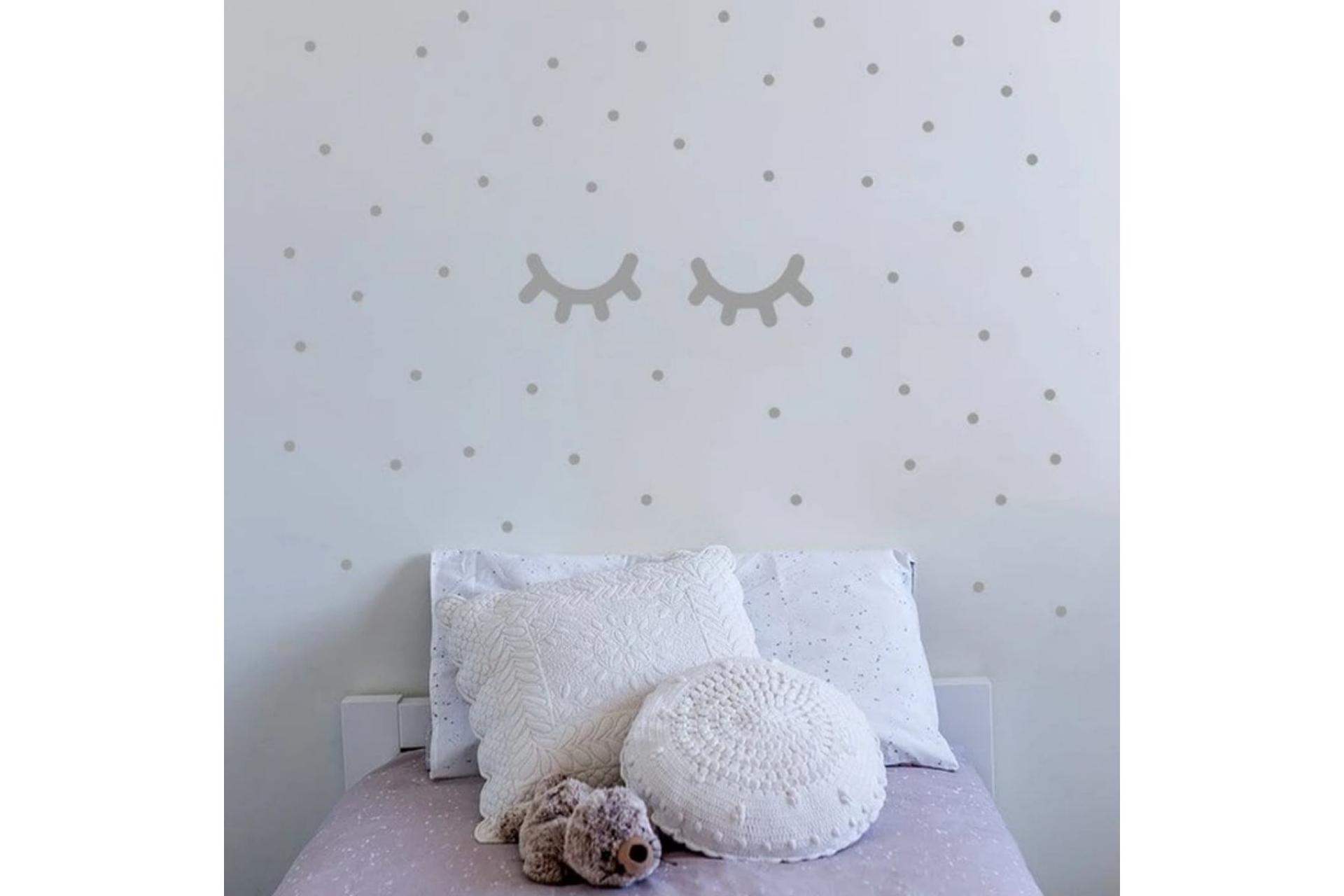 Los vinilos de pared infantiles de Nicolasito se muestran como opciones recomendadas para recién nacidos