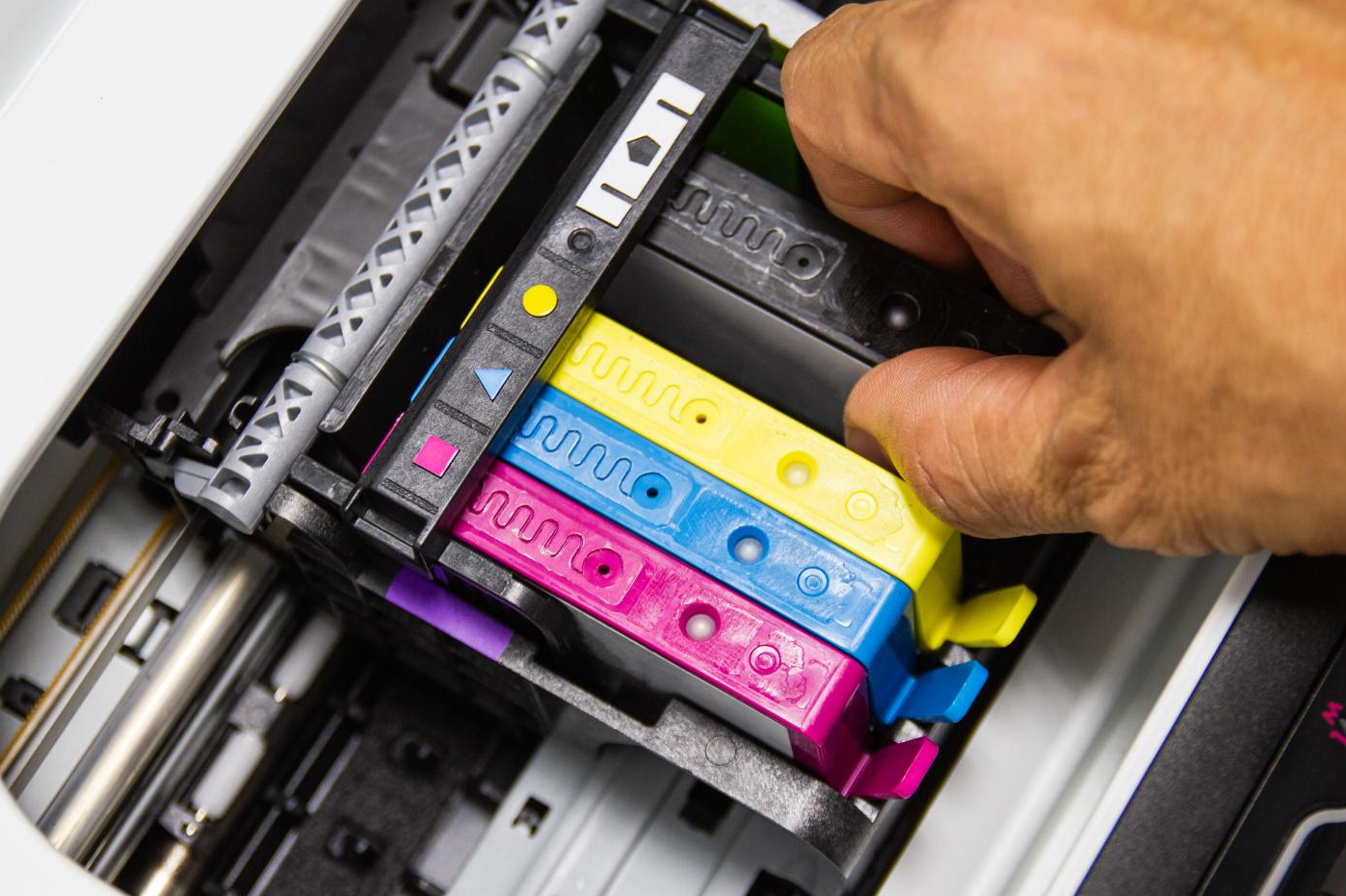 La tienda especializada Click and Toner dispone de consumibles compatibles con LC3211