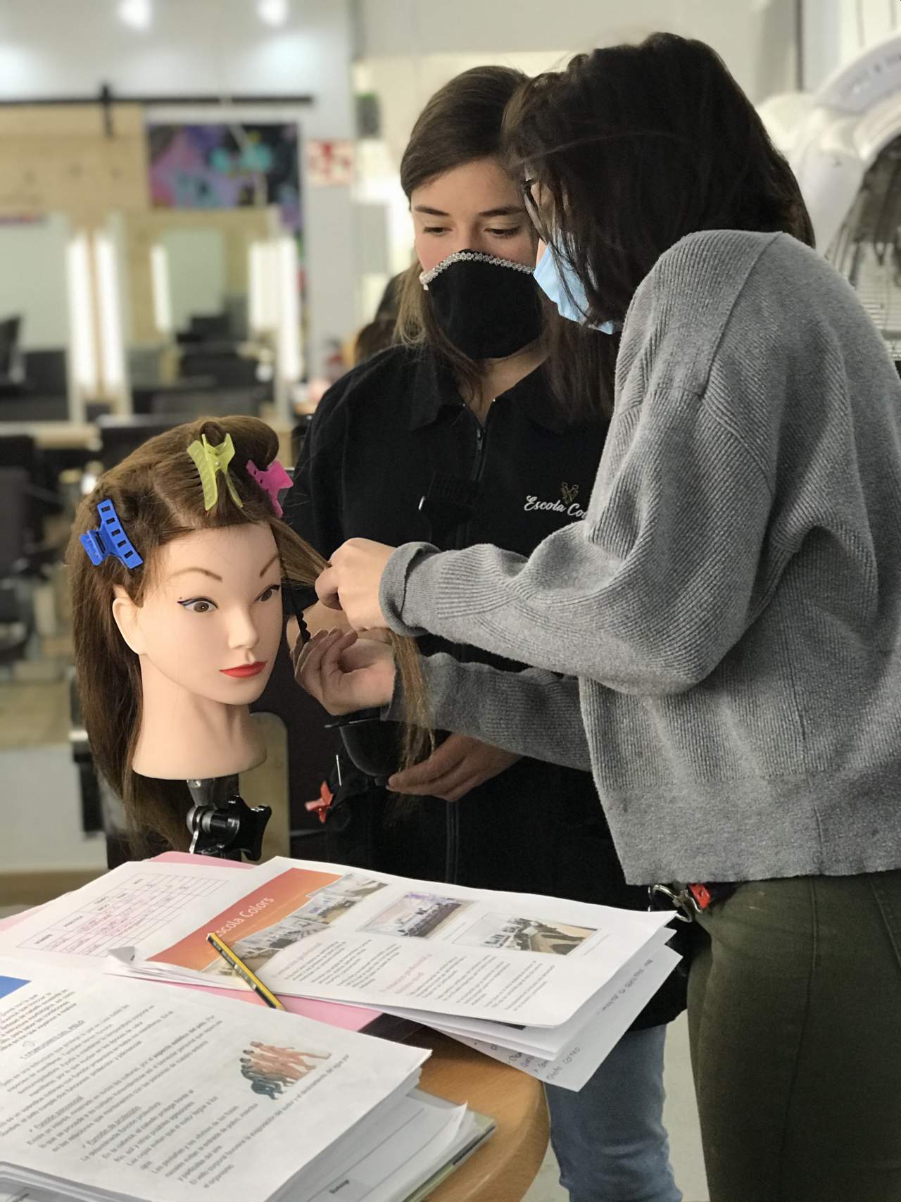 Formación en Academia Colors con los cursos de FP de peluquería