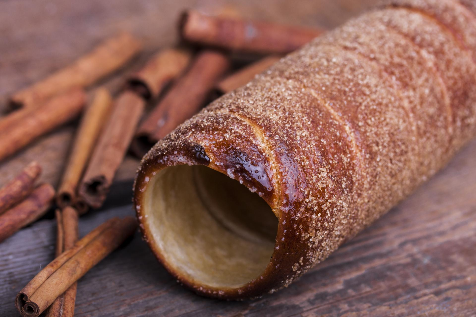 La historia del Dulce de Chimenea, el sencillo postre húngaro