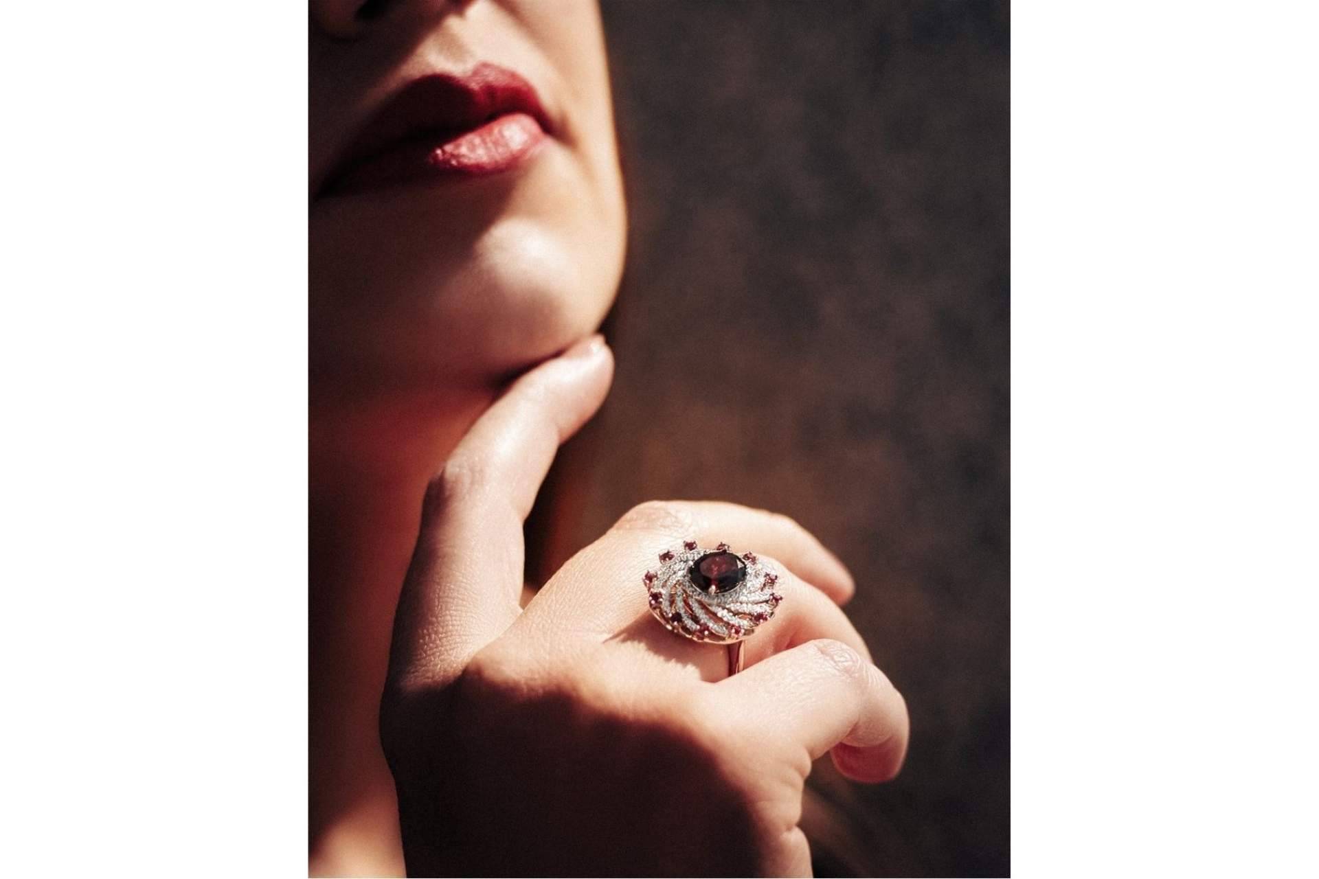 The Soft Cheek: diseños especiales de piedras preciosas con gemas brillantes