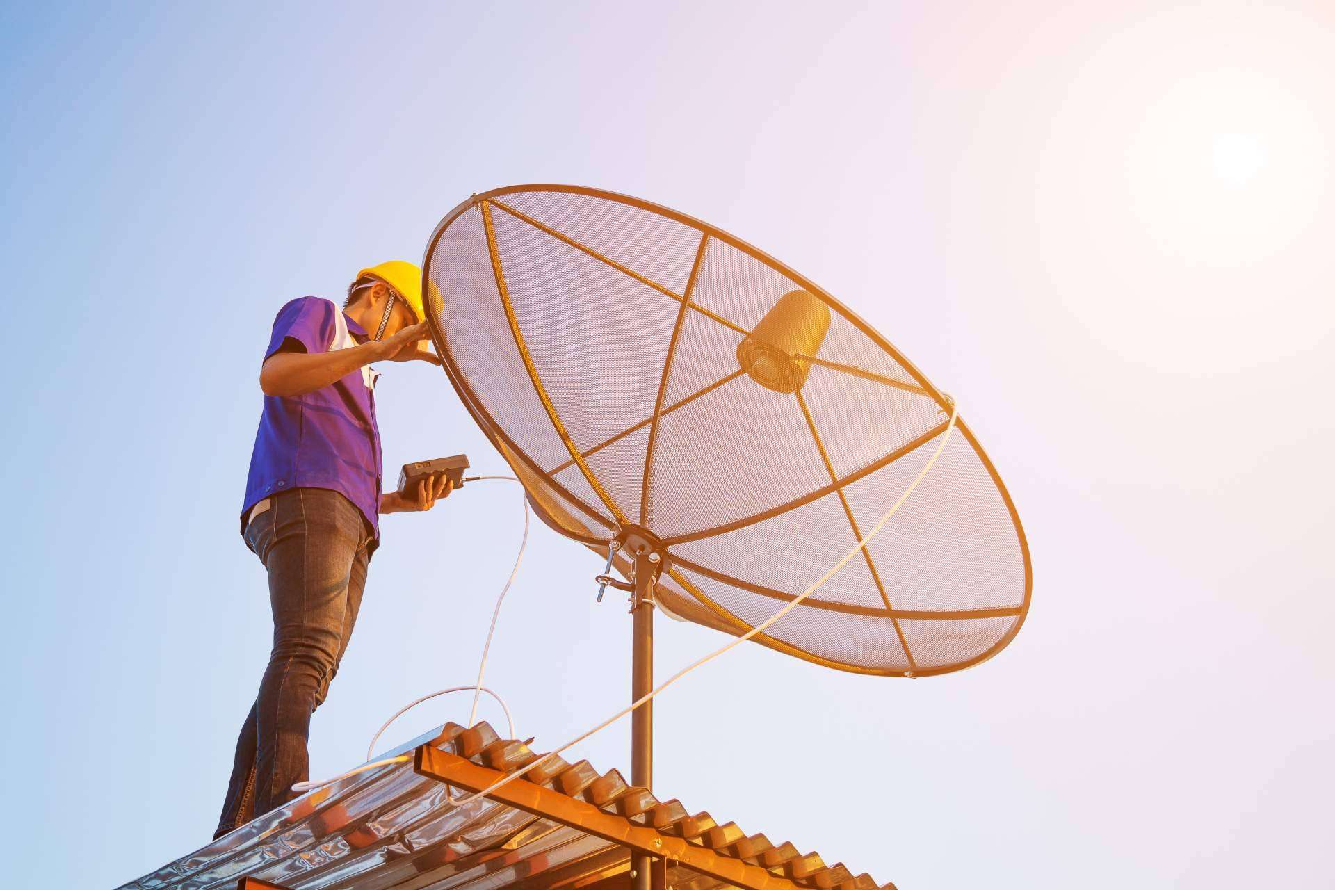Antenistas Valencia: técnico de instalación de antena de TV