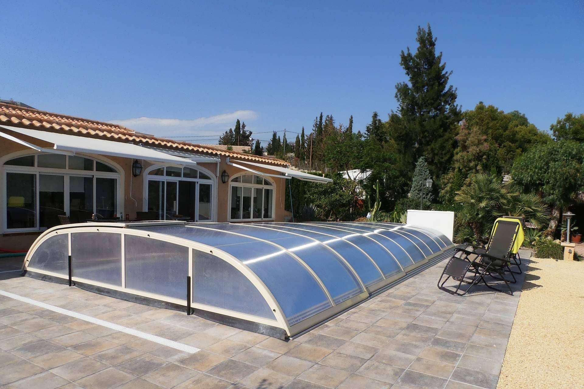 Las piscinas están protegidas todo el año con las cubiertas adaptables COVERTTO