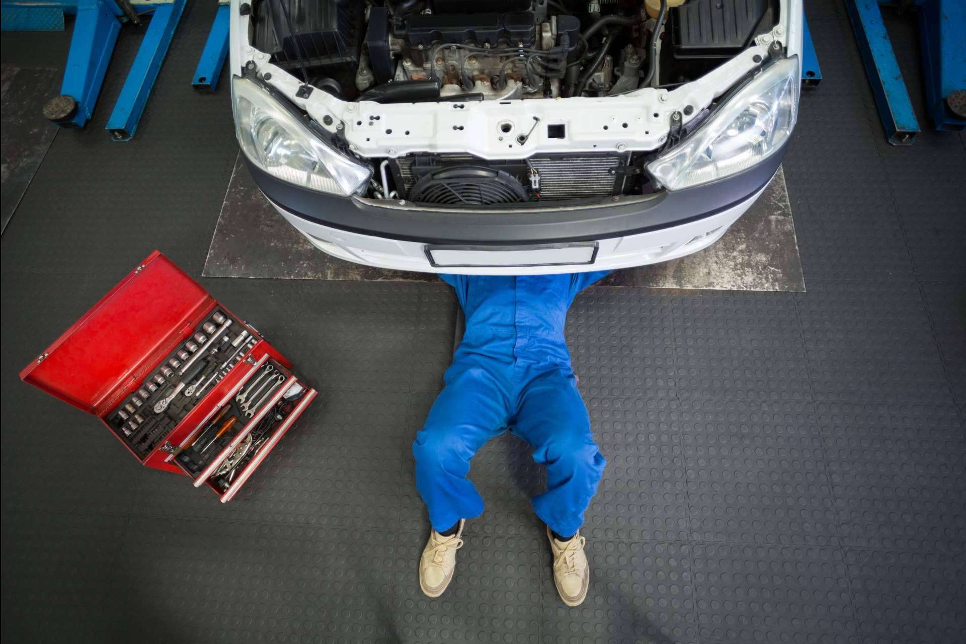 Prepararse como mecánico con el curso de Mecánica y Electricidad del Automóvil más completo en ITA
