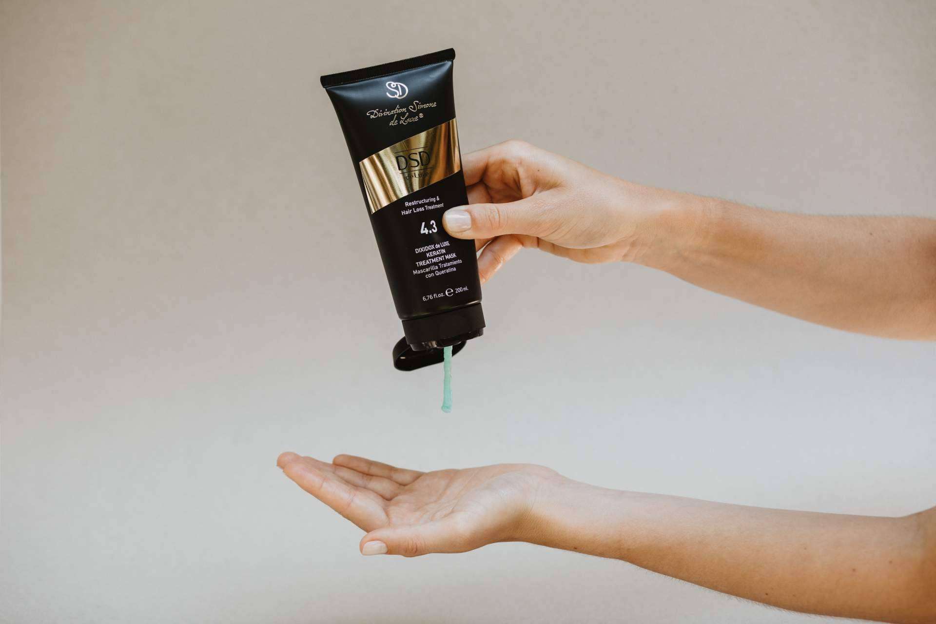 La línea 5 reestructurante de DSD de Luxe contribuye a la recuperación de la calidad del cabello