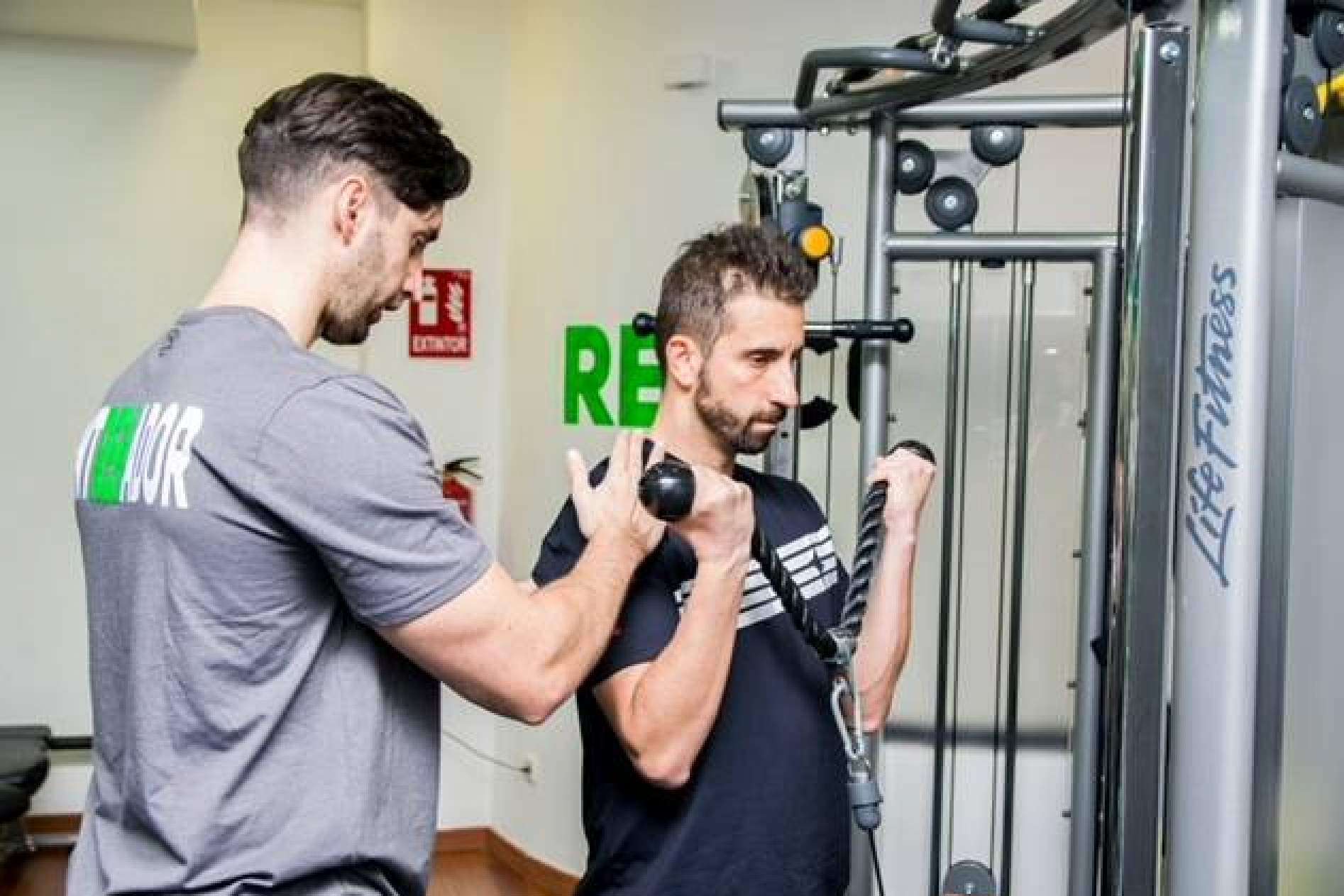 Los beneficios de contar con la ayuda de un buen entrenador personal que se adapte a las necesidades, por Rencoach