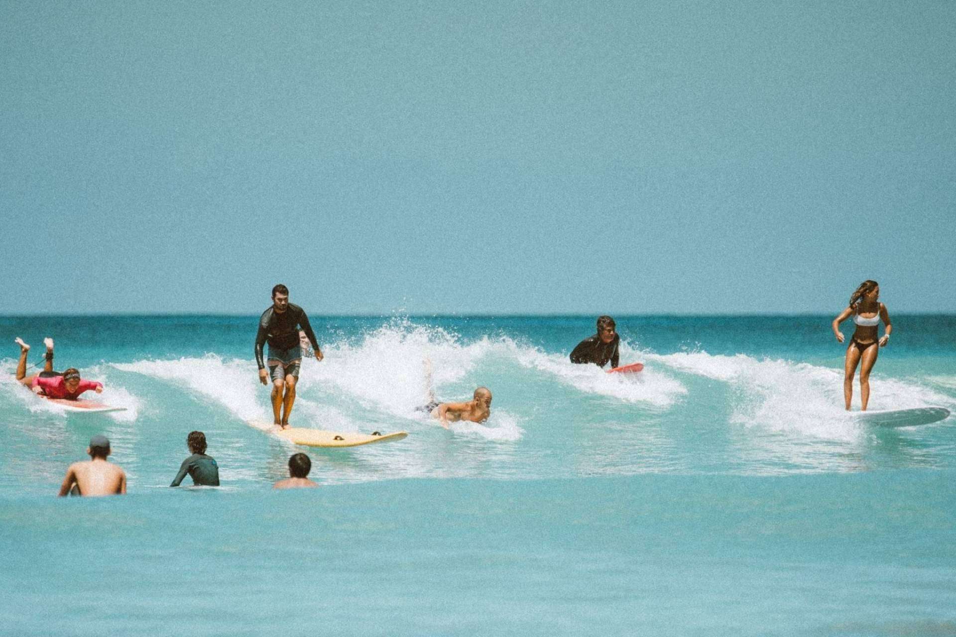 Aprender surf en los campamentos de verano de Natuaventura