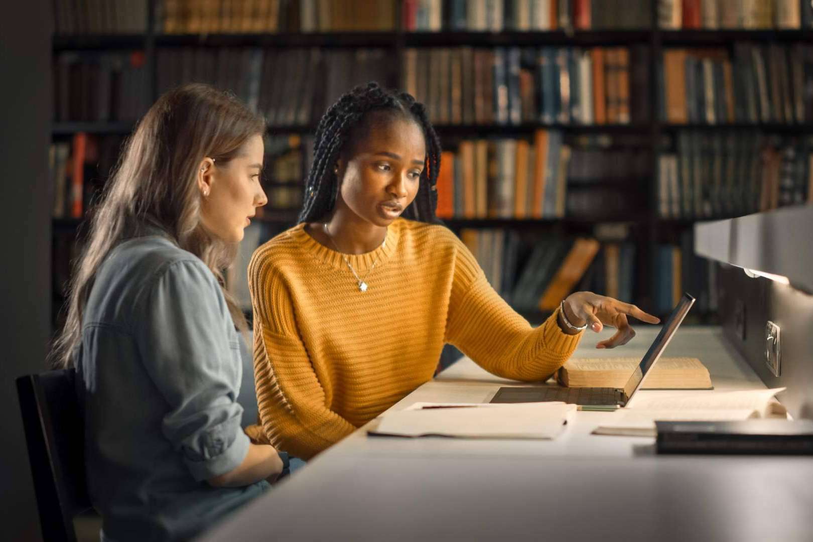 ¿Qué ofrecen las tutorías online a estudiantes de Ayuda Universitaria?