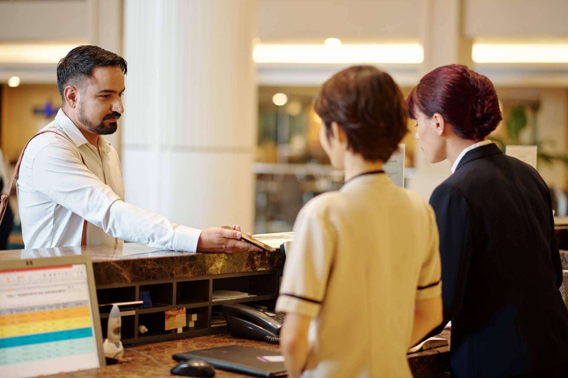 Energética Hotelera ofrece ventajas que la consolidan como una mejor opción por delante de las compañías de luz tradicionales