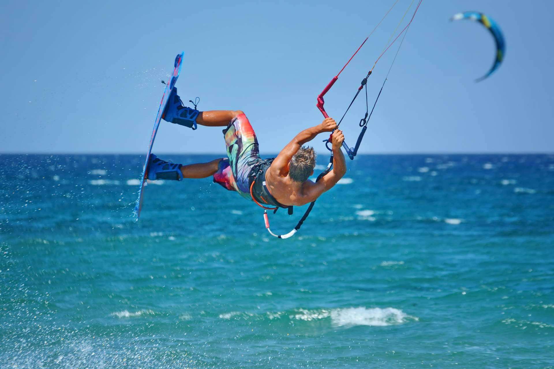 Con una amplia experiencia, la escuela 3 Sixty Kite School Tarifa dispone de distintos módulos para aprender a hacer Kitesurf en Tarifa