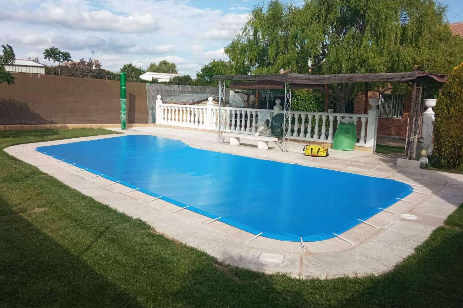 Los consejos para conservar el agua con los cobertores de piscina de invierno de Toldos Picasso