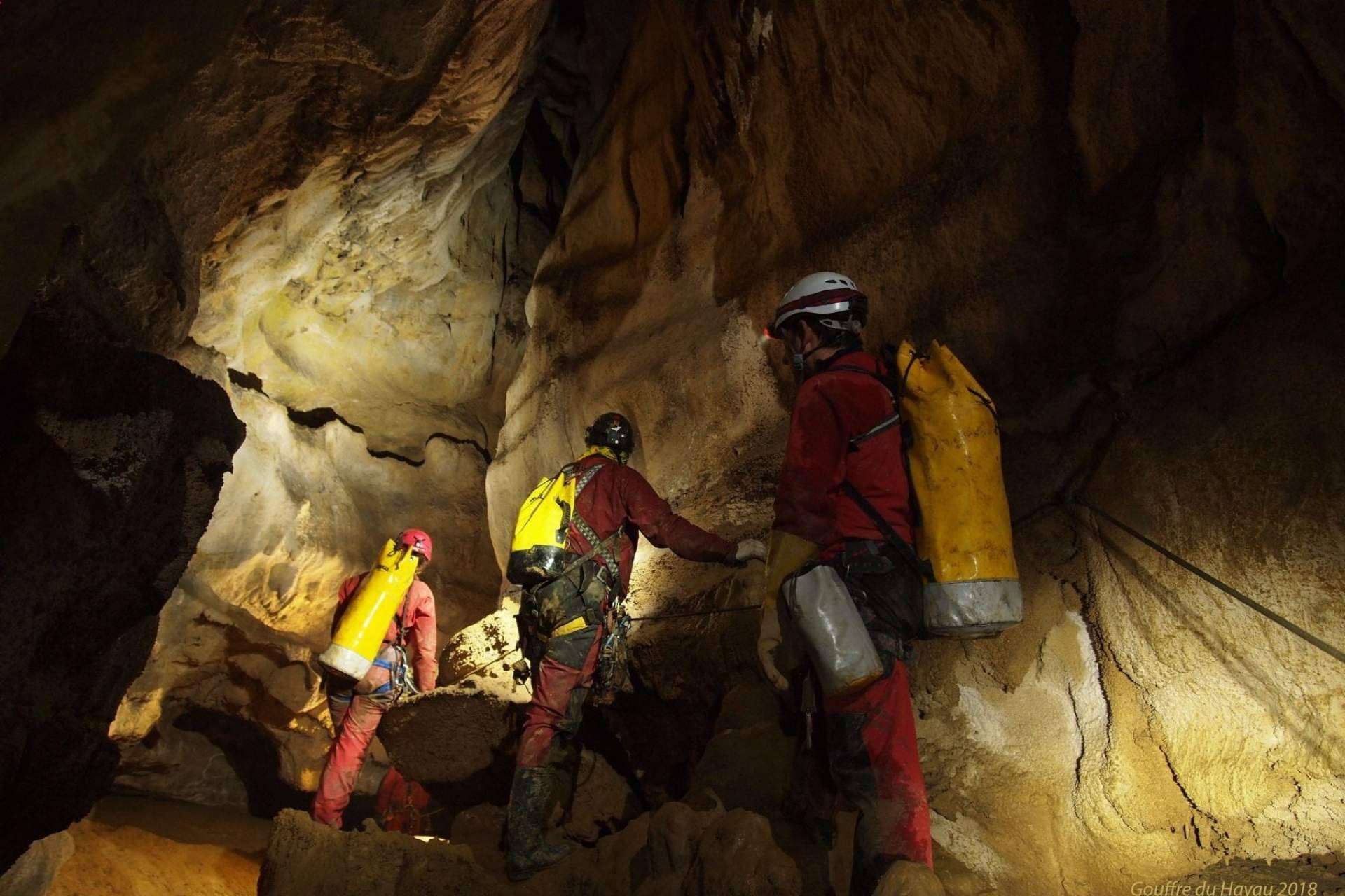 Vivir la esencia de la aventura de la mano de Vertical Challenge: la espeleología