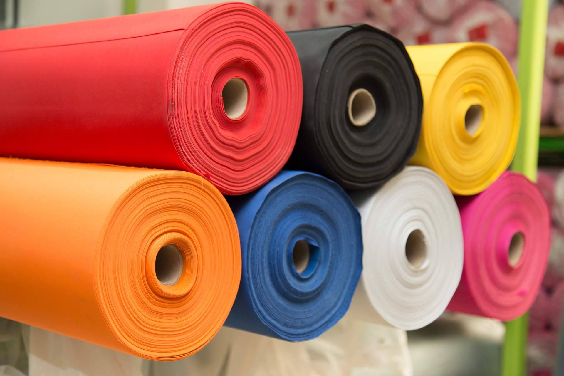 Crear ropa propia es posible con la tienda de telas online Tejidos El Kilo
