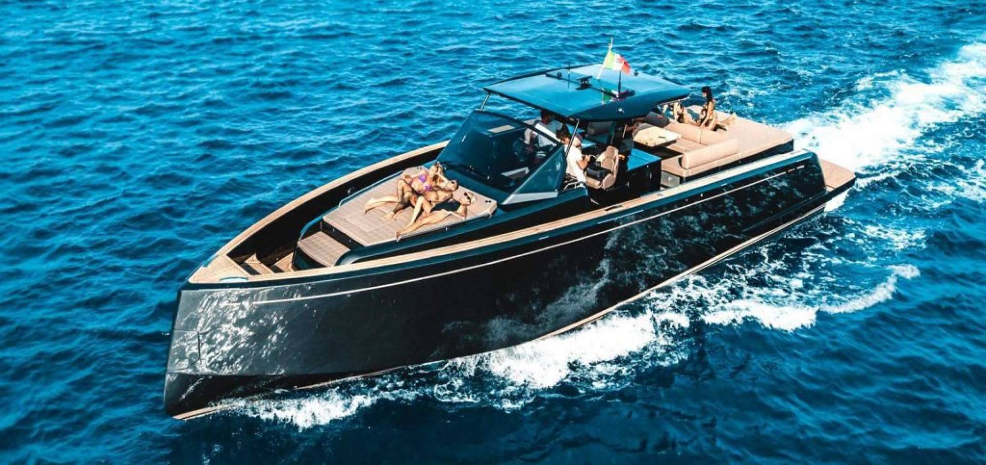 Yacht IN Ibiza ofrece un servicio de alquiler de yate privado