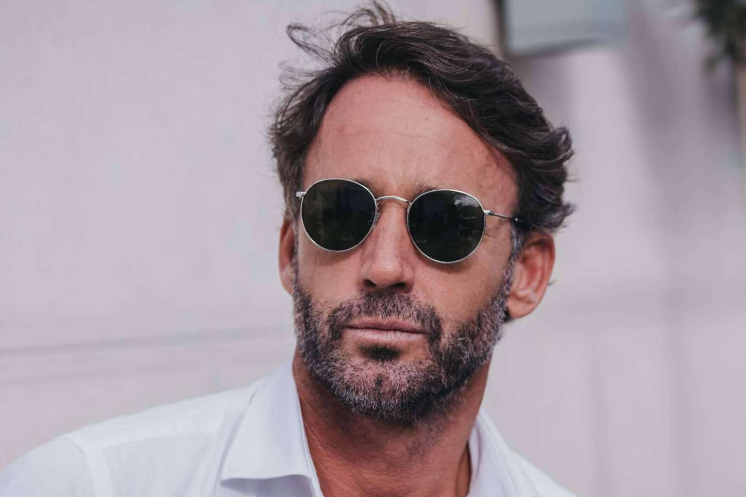 Los tips para encontrar las gafas de sol que mejor se adapten al rostro: SunBahs