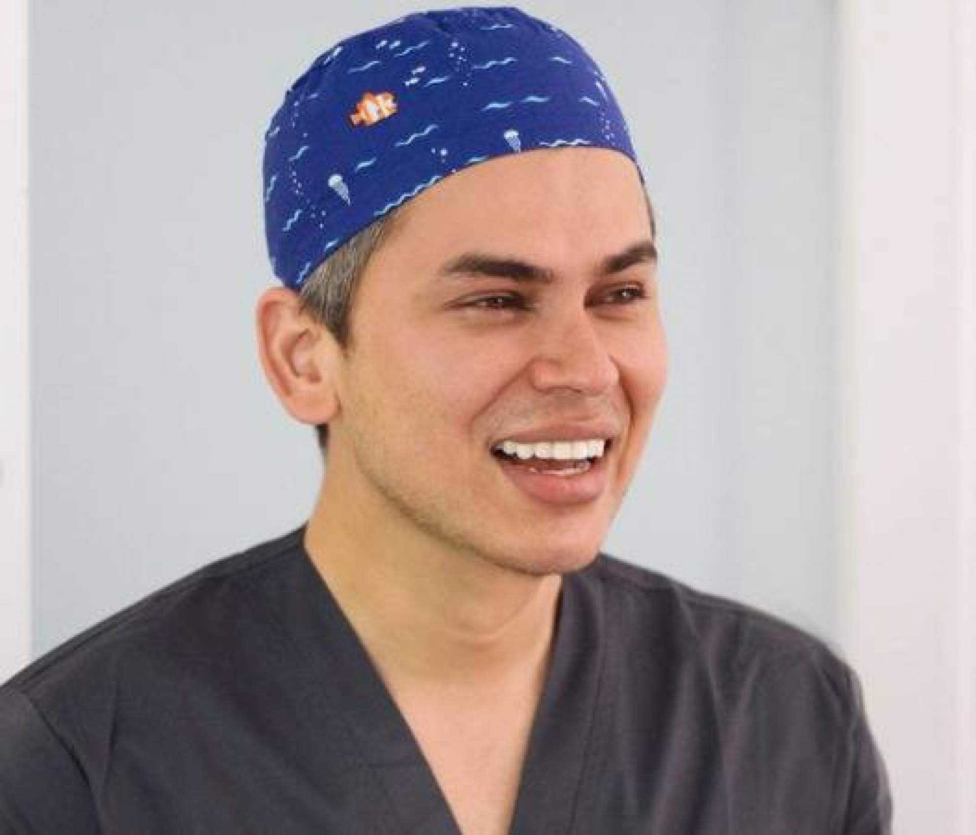 Talento y experiencia para rejuvenecer la mirada con el Dr. Castellar