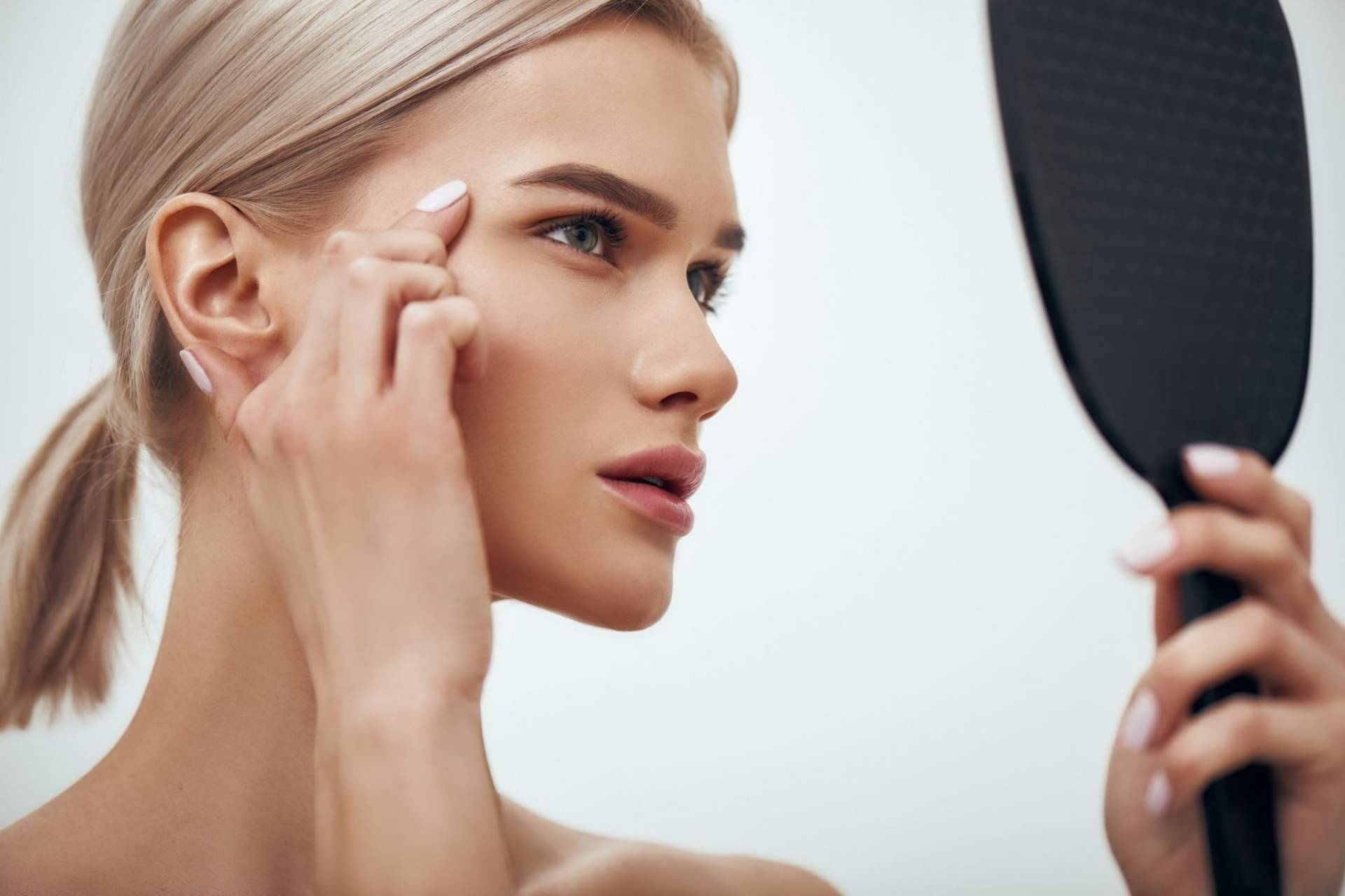 Adiós a la flacidez facial gracias a la Clínica Fercasy: hilos tensores