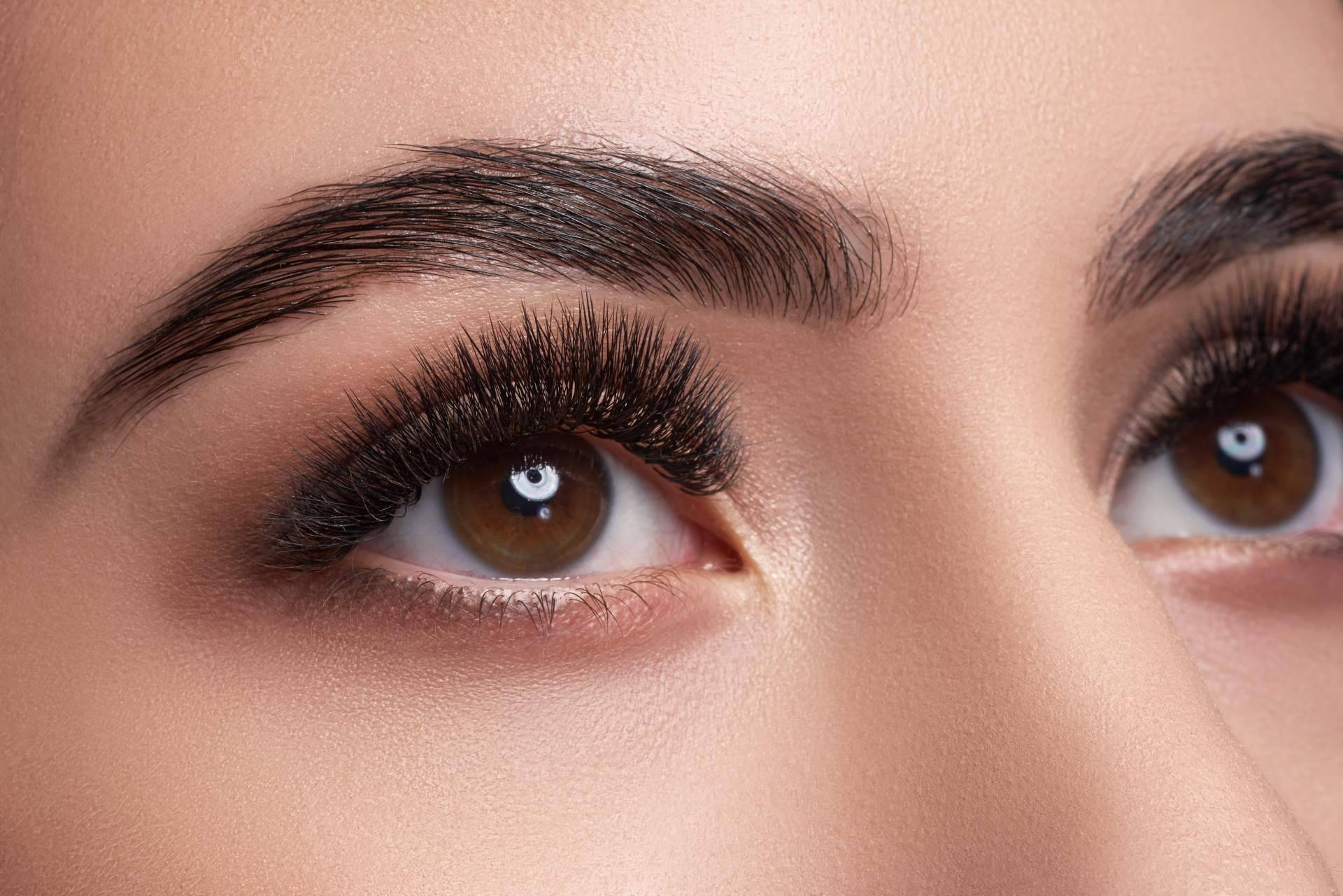 Sérum para aumentar el crecimiento de cejas y pestañas en Farmacia Laura Garín