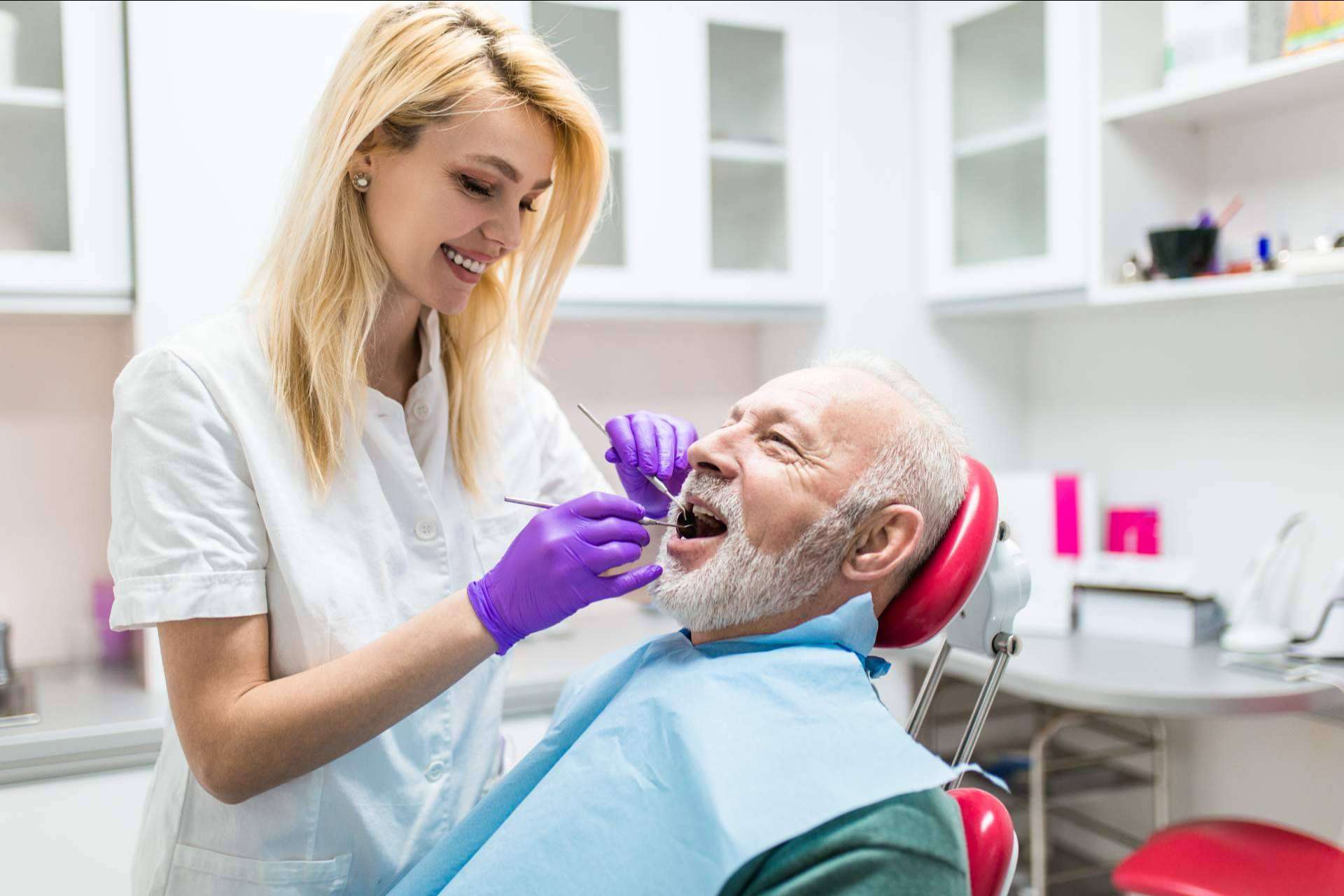 Seleccionar a un especialista en implantes dentales de la mano de Ahora La Pobla de Vallbona