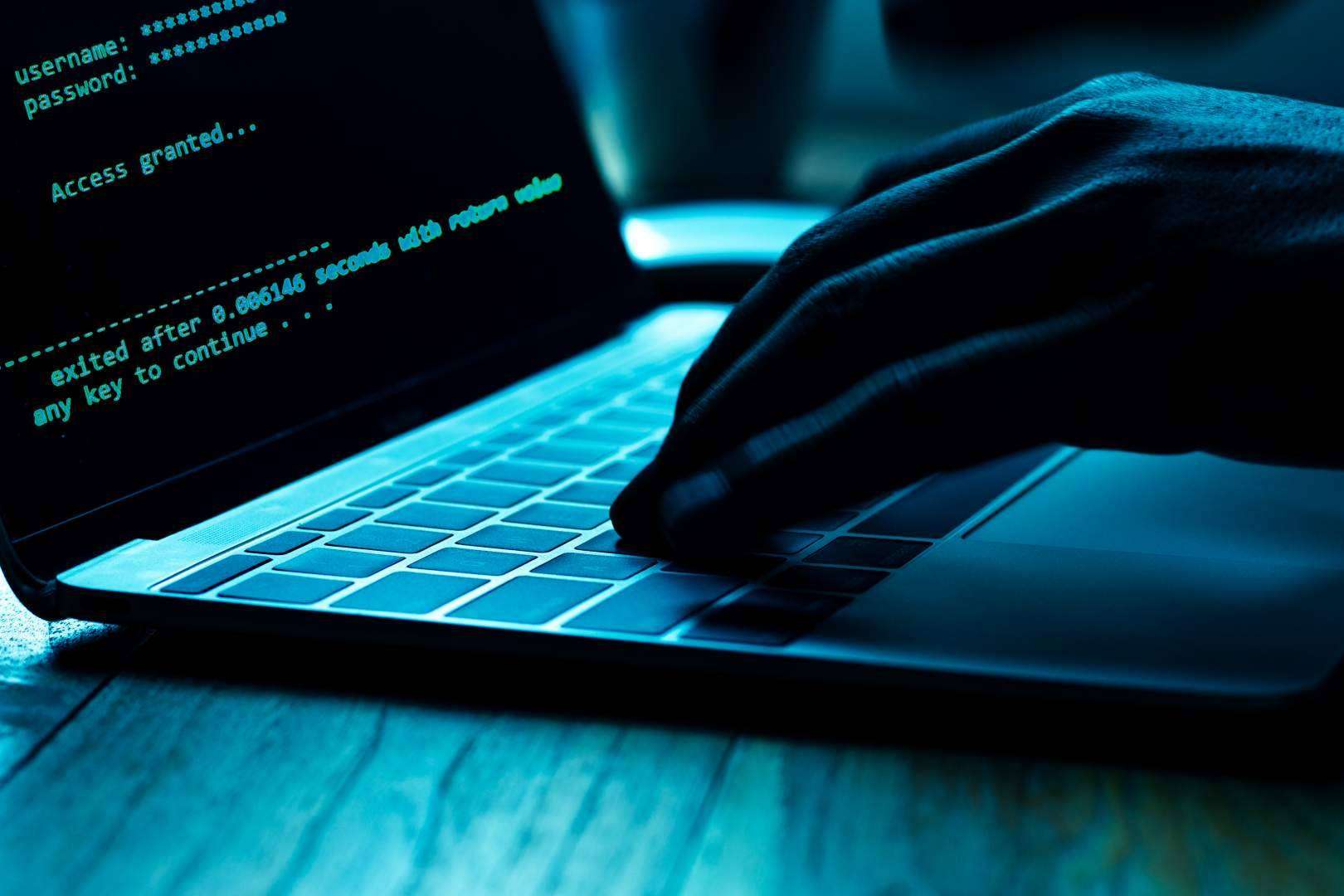 La importancia de la ciberseguridad para particulares y compañías aumenta cada año, por la empresa de asistencia tecnológica Sosmatic