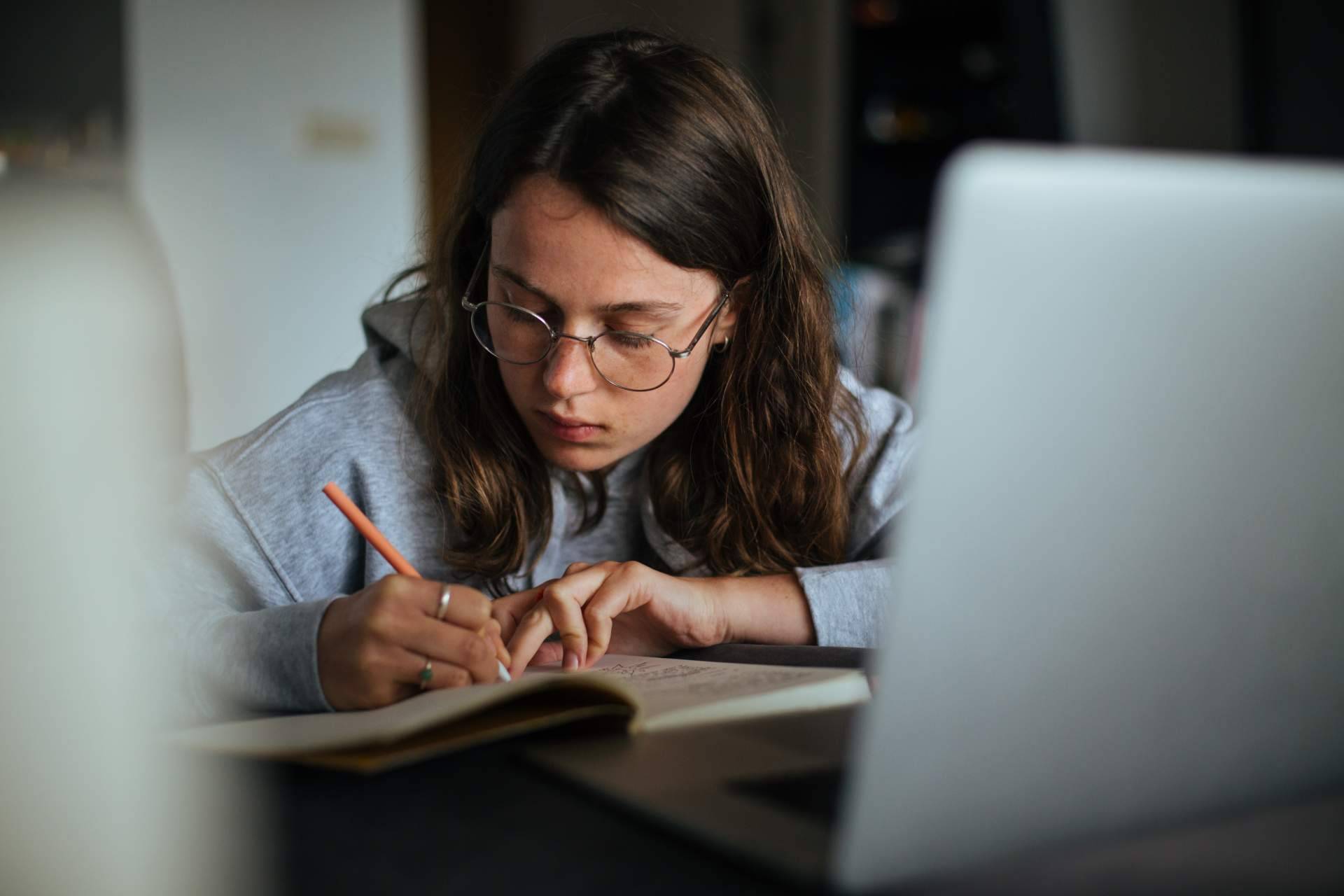 Cursos superiores privados de manera online gracias a la escuela de negocios Mediterránea Business School