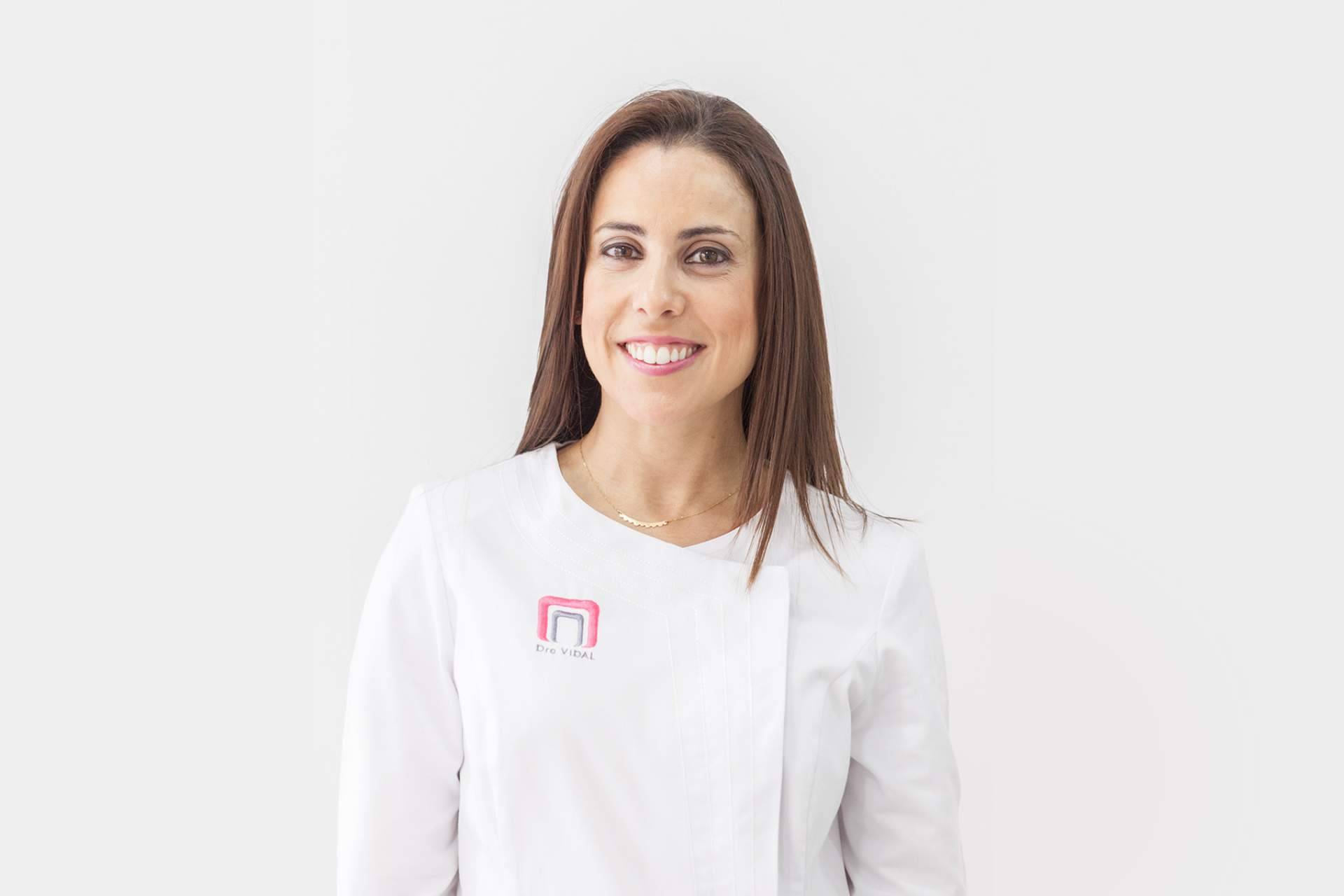 Paula Vidal, la especialista en estética dental, presenta su libro Mímame la boca para el cuidado de la salud bucodental desde los 0 a los 18 años