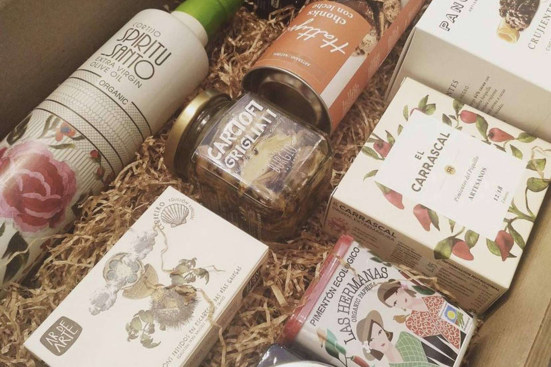Bonvoli ofrece cestas de Navidad o packs de regalo donde el estilo gourmet es el protagonista