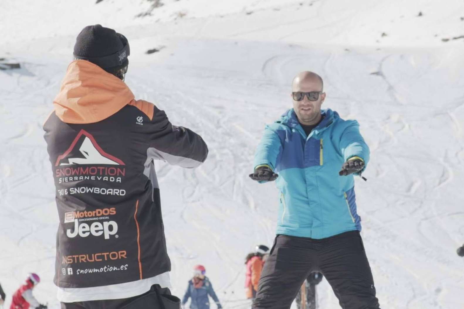 Clases de esquí y snowboard en Sierra Nevada con Snowmotion