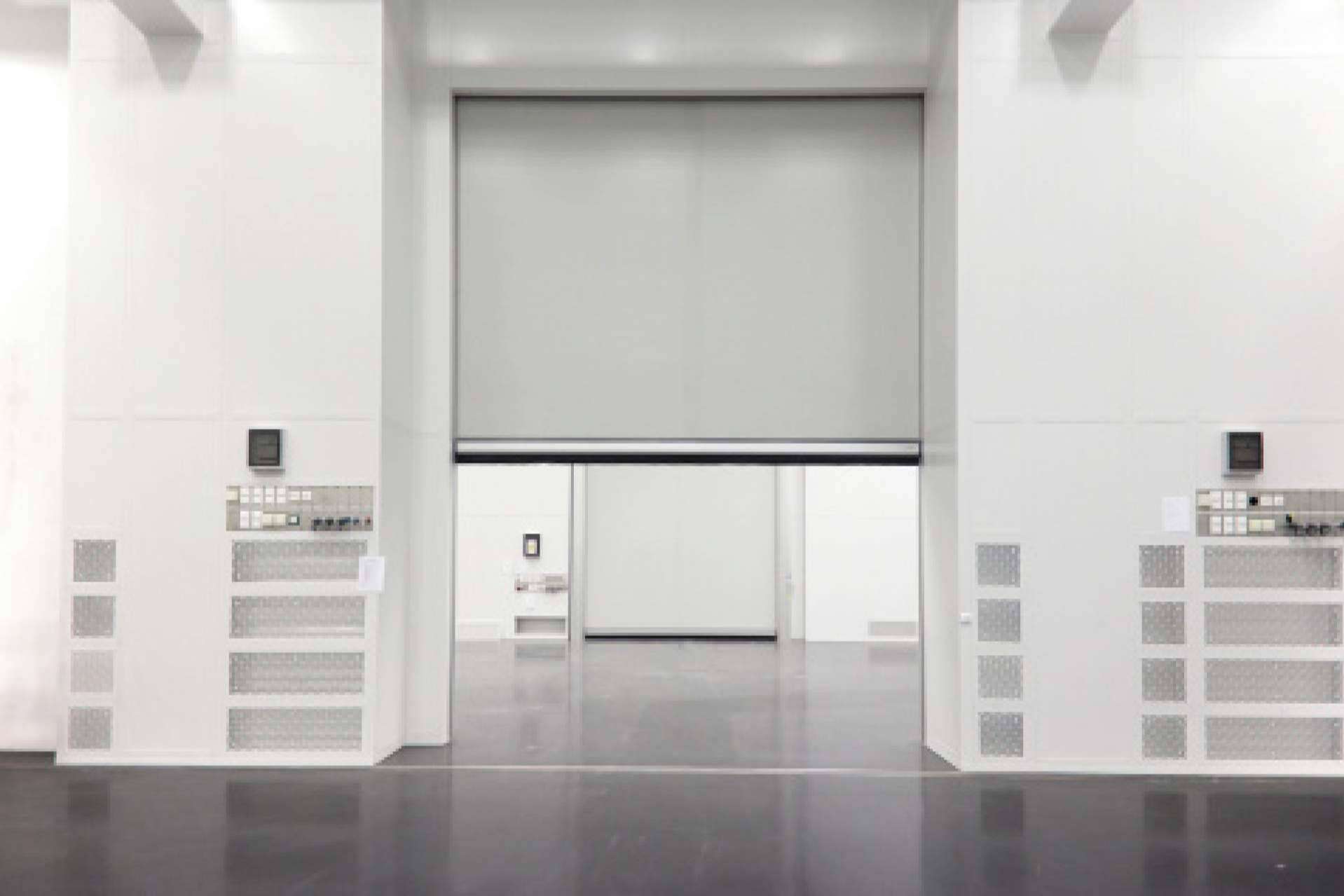 Las puertas rápidas de alto rendimiento permiten optimizar la actividad de una compañía