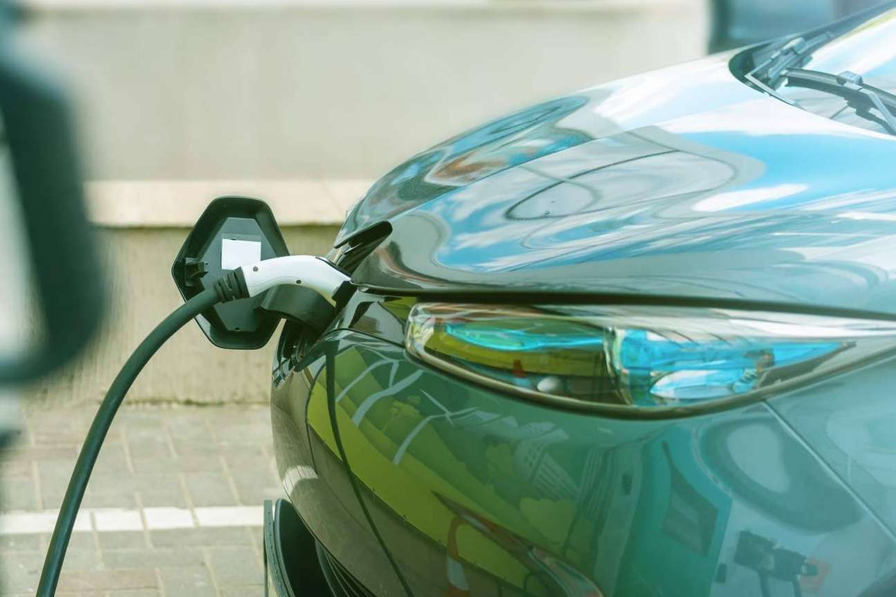 Instalar puntos de recarga para vehículos eléctricos en parking comunitario es posible con Enchufamos Tu Coche