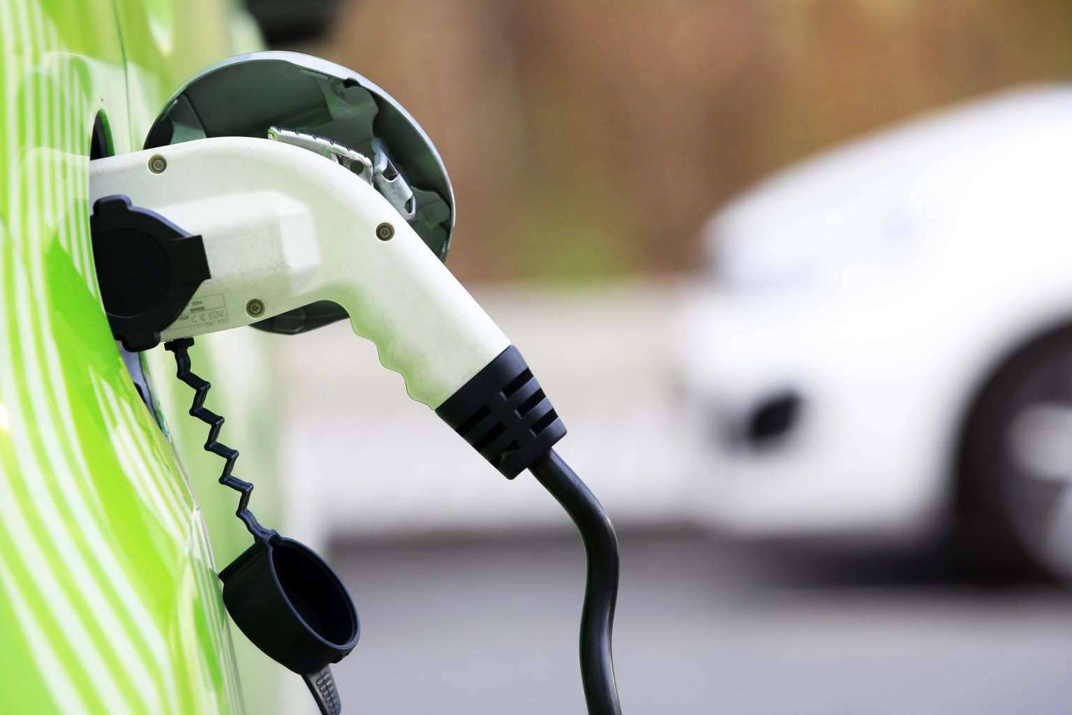 Enchufamos Tu Coche ofrece un servicio de puntos de recarga para vehículos eléctricos en viviendas unifamiliares