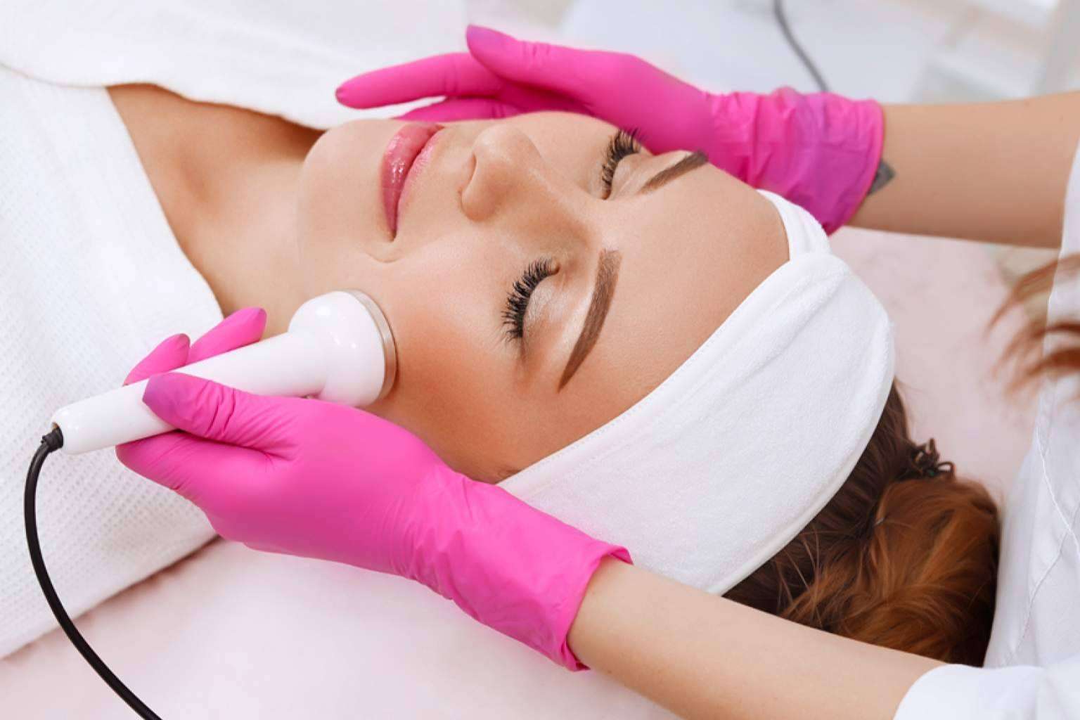 Tratamiento facial antimanchas para conseguir una piel de porcelana y otros tratamientos faciales icónicos de MiCleo&Co