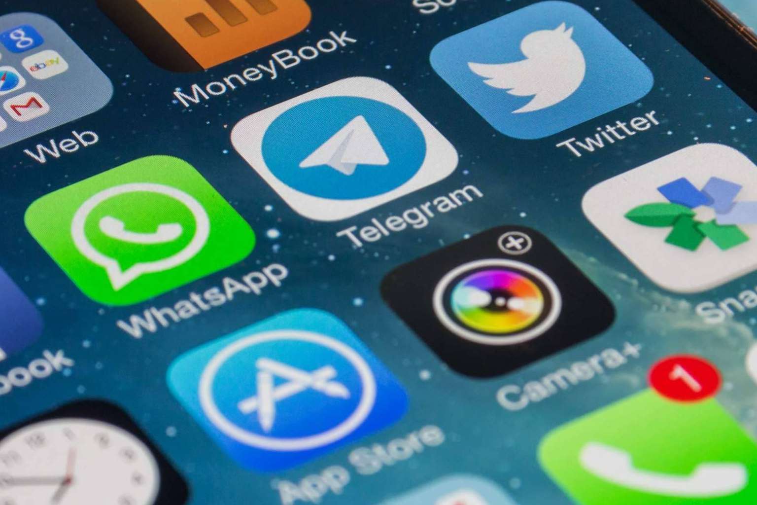 La innovación tecnológica de Hallon también llega a sus clientes mediante mensajería móvil
