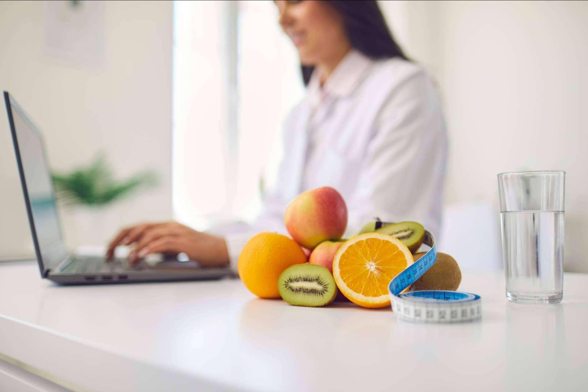 ¿Cuáles son las ventajas de confiar en dietistas y nutricionistas para dietas sin fármacos ni complementos? Tu Dietista