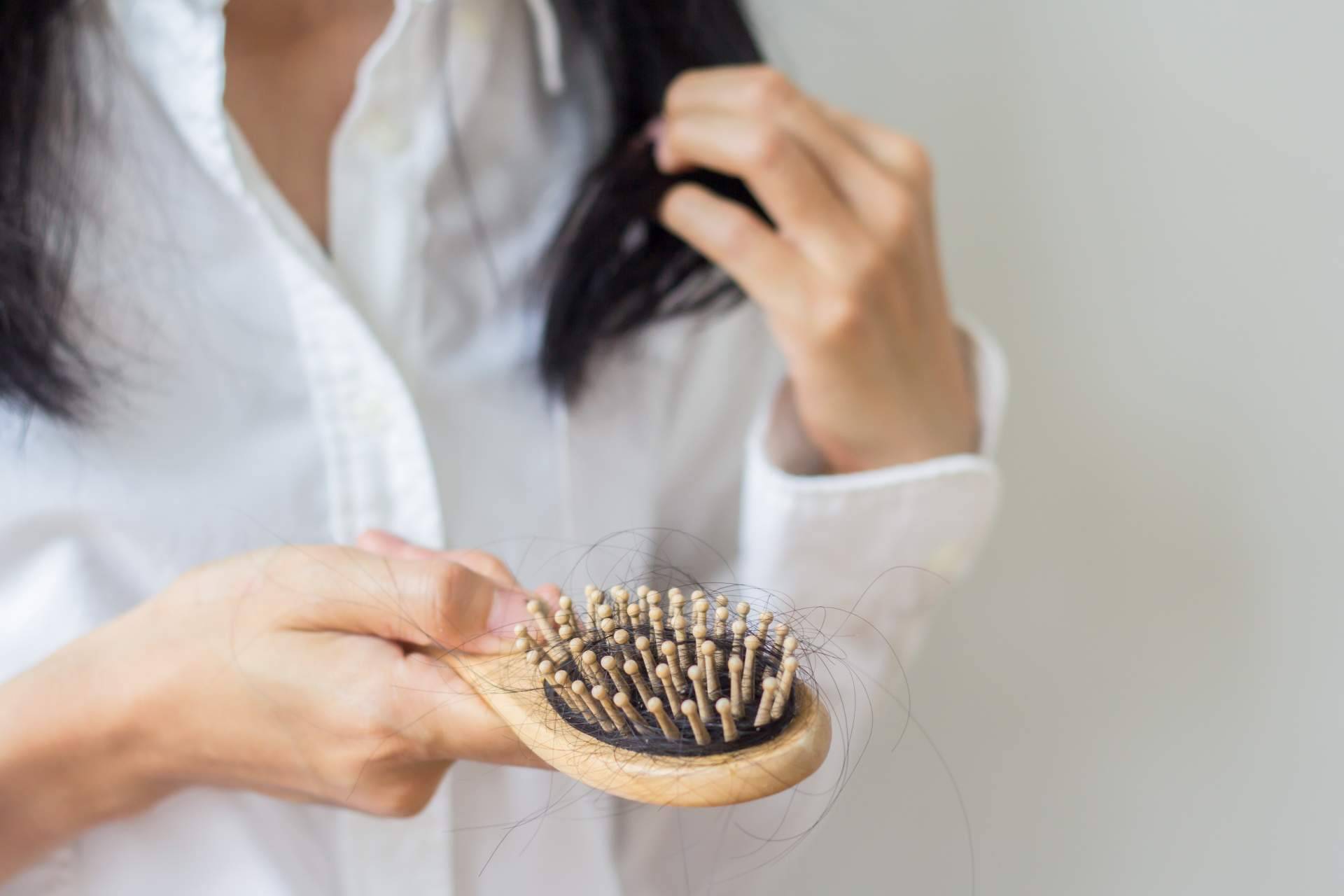 CharoConector Healthy Style brinda ayuda para tratar la piel del cuero cabelludo cuando el cabello se cae debido a tratamientos oncológicos