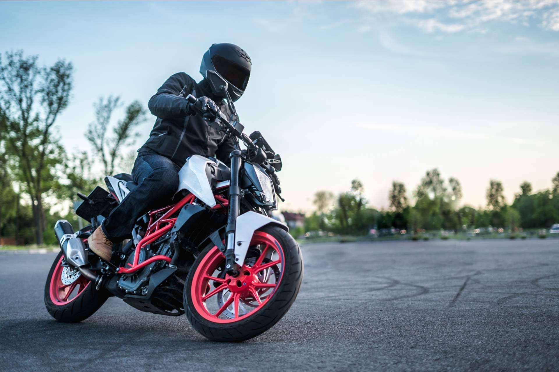 ¿Dónde encontrar la mejor selección de marcas? En la mejor tienda de ropa de moto y accesorios
