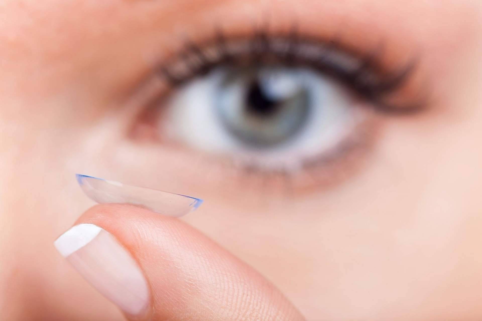 Reducir la miopía al dormir y levantarse con una visión perfecta gracias al uso de las Lentillas Nocturnas Orto-K de BENALÚA ÓPTICA