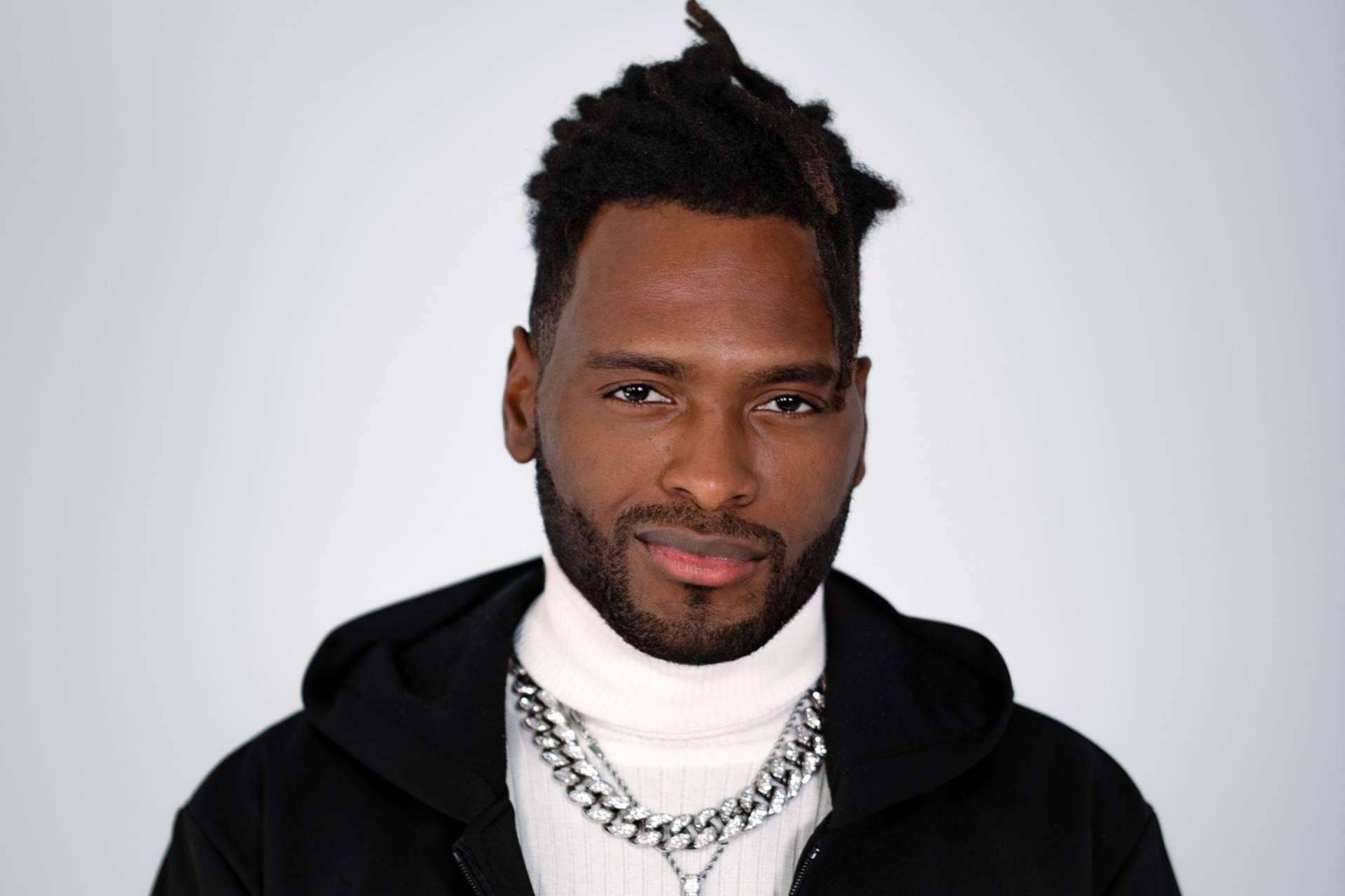 Rickho es un cantante y compositor que ha hecho viral Love Nwantiti en español
