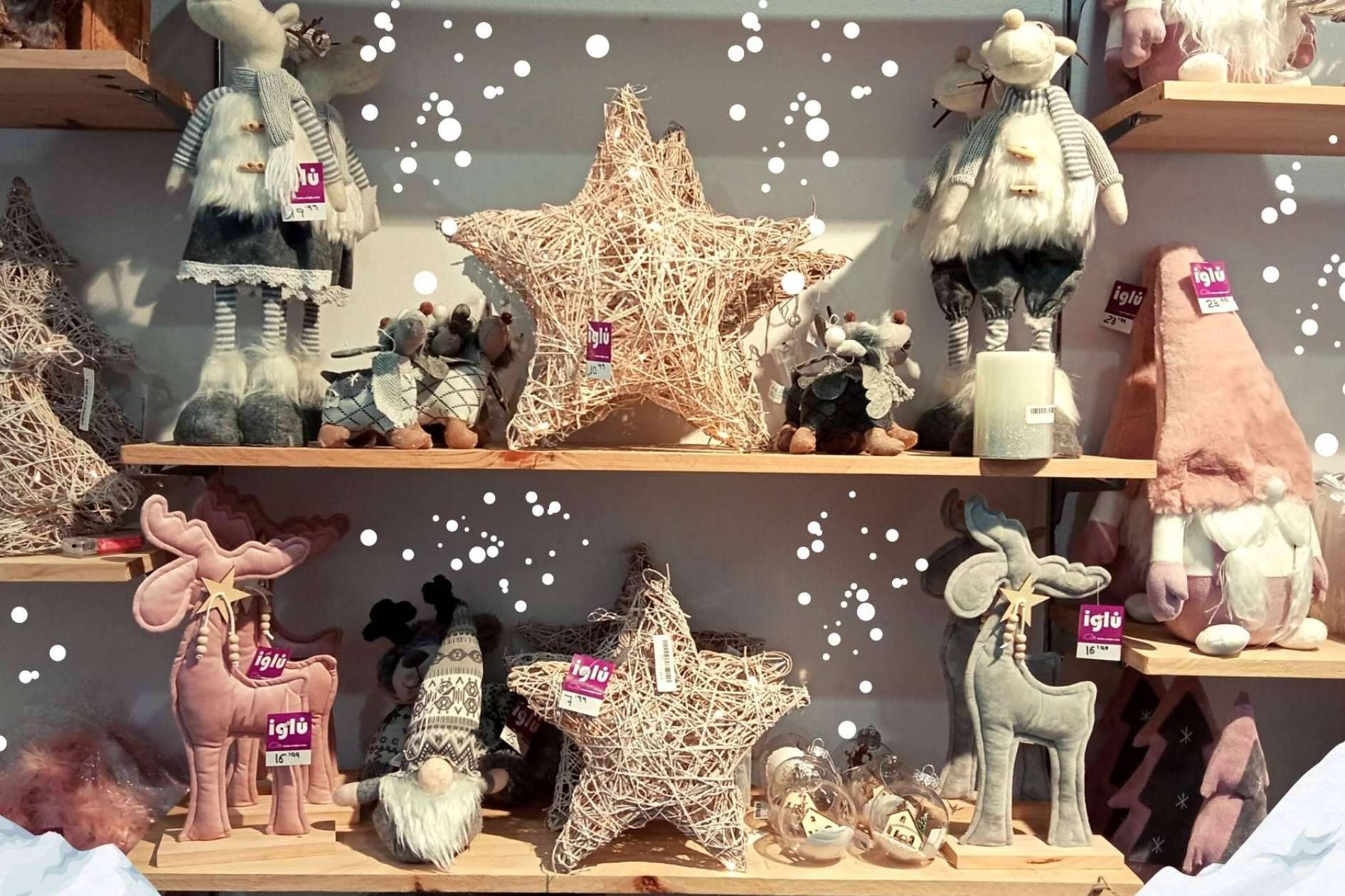 Los elementos de decoración Navidad rosa y plata que ofrece Iglú Tiendas durante el Black Friday