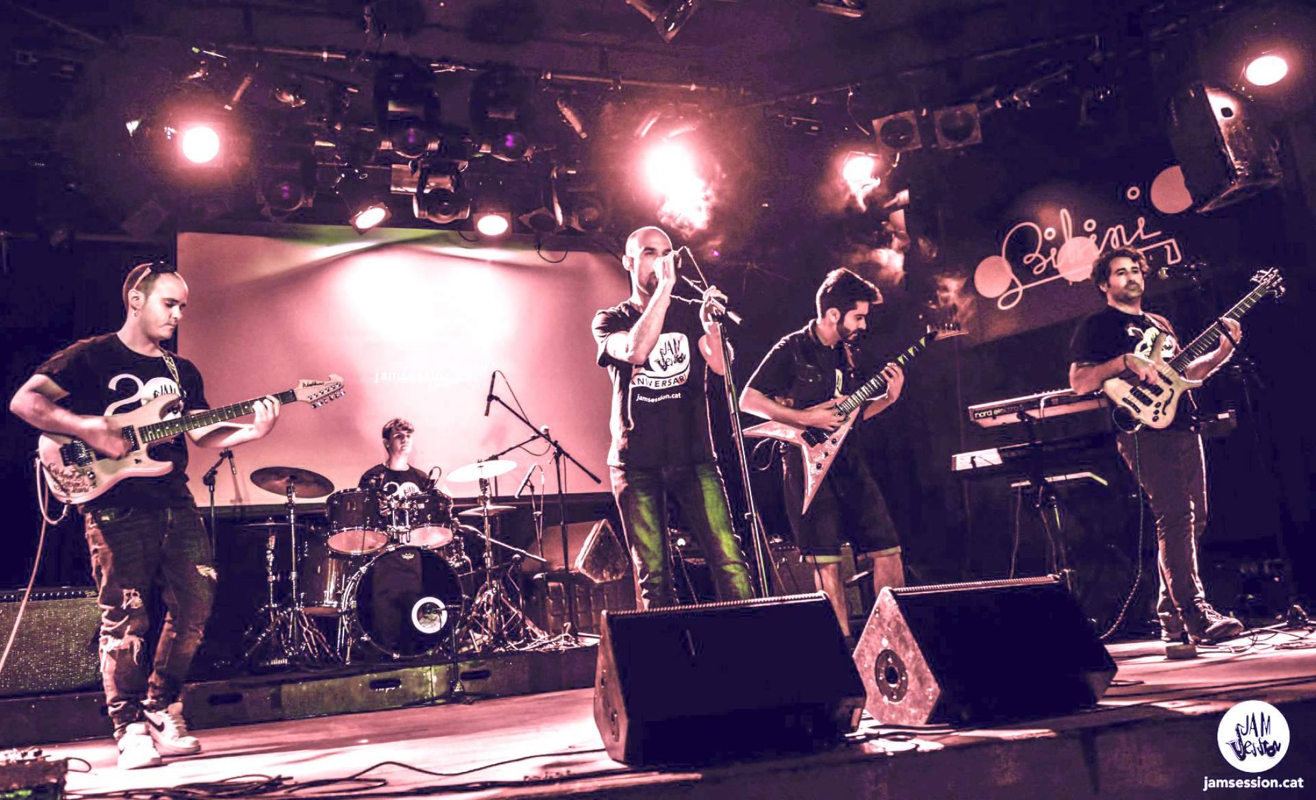 Las personas de todo el territorio nacional que desean obtener el primer título superior oficial en músicas actuales que ofrece la Escuela Superior de Música Jam Session viajan a Barcelona