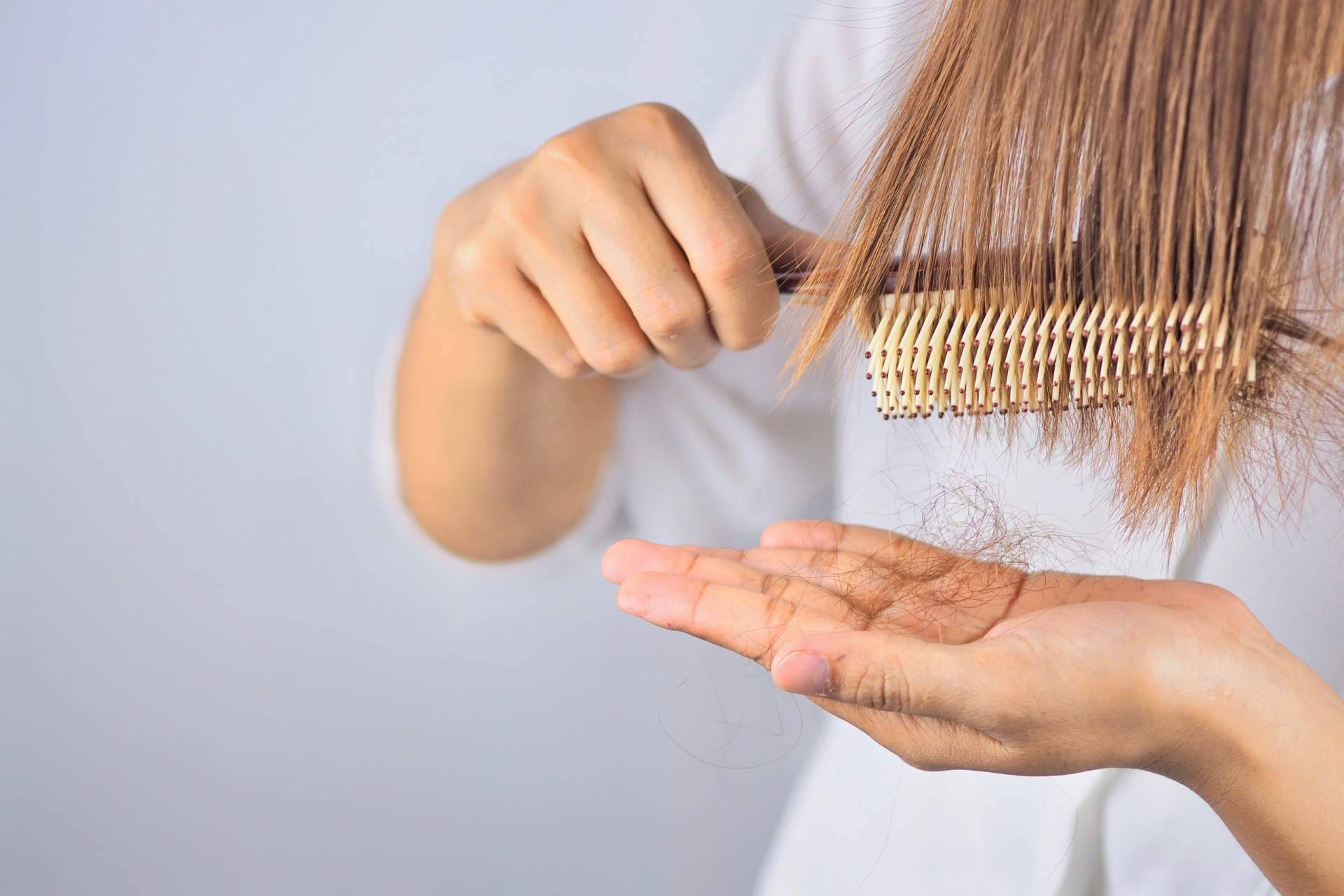 Los tratamientos para la caída del cabello del salón de belleza CharoConector Healthy Style