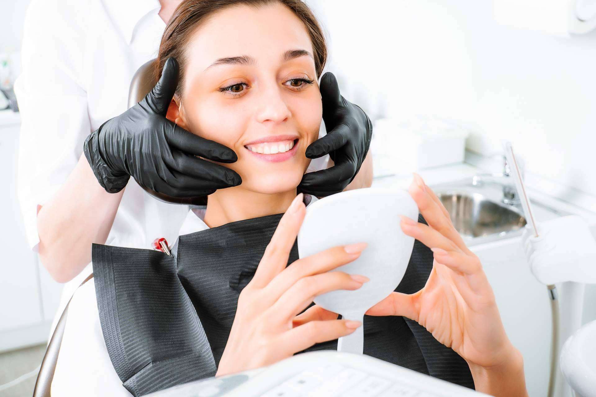 Qualident ofrece tratamientos de estética dental en Collblanc para recuperar la sonrisa